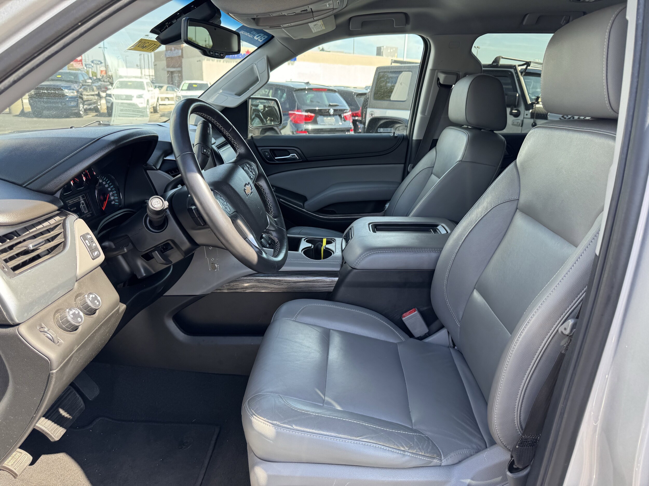 2020 Chevrolet Suburban LT photo 4