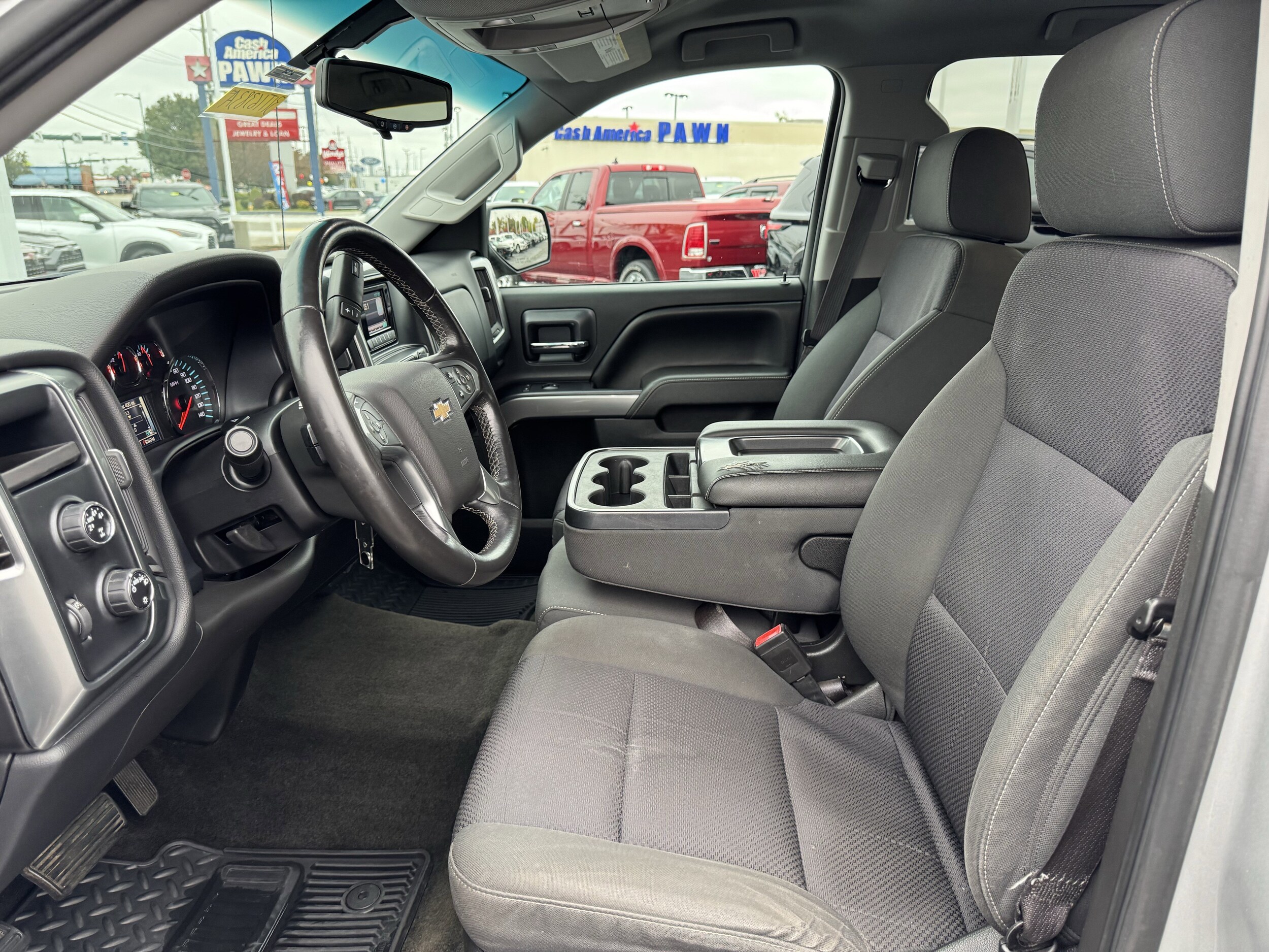 2015 Chevrolet Silverado 1500 LT photo 2