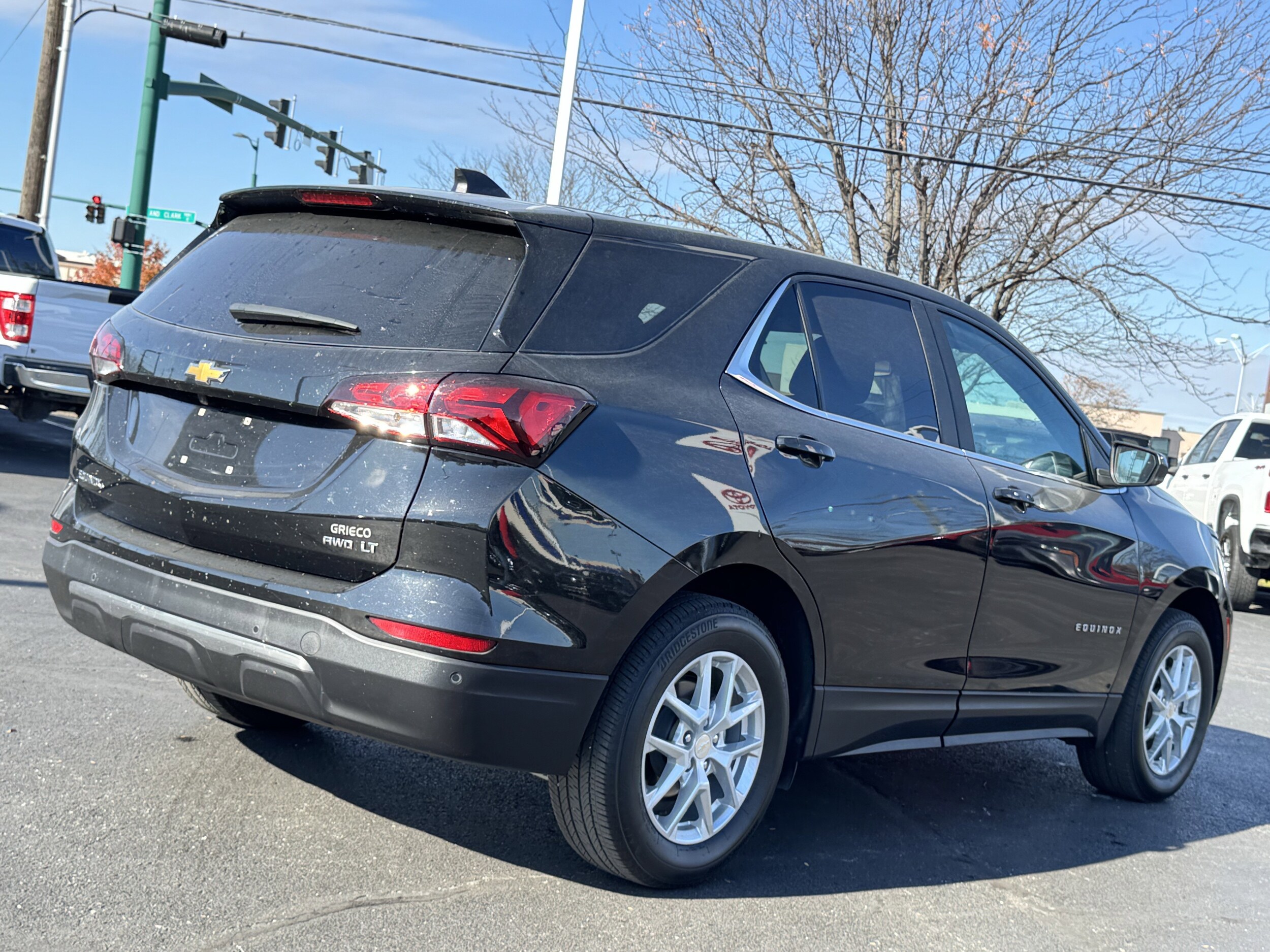 2024 Chevrolet Equinox LT photo 3