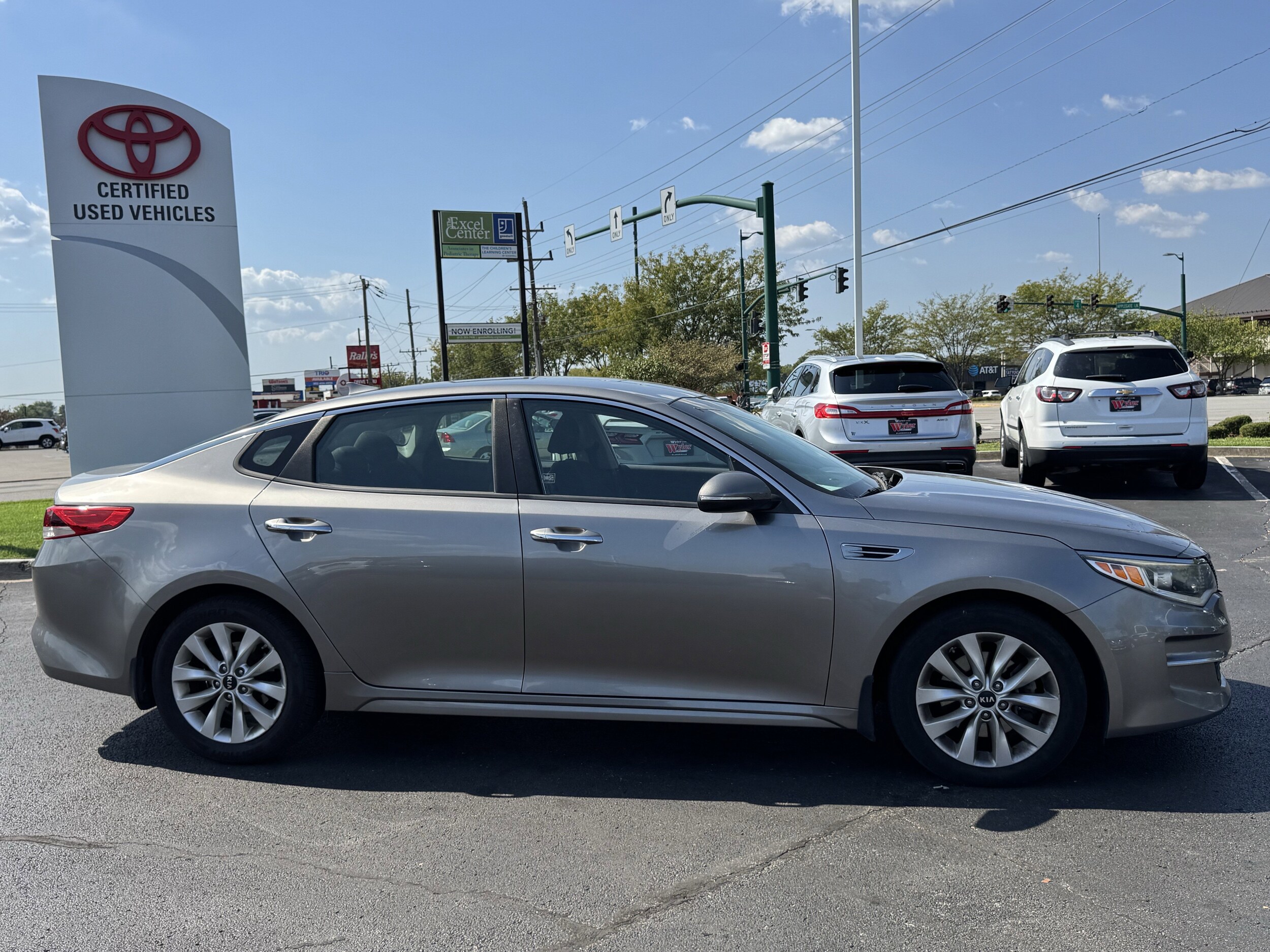 2018 Kia Optima LX photo 2