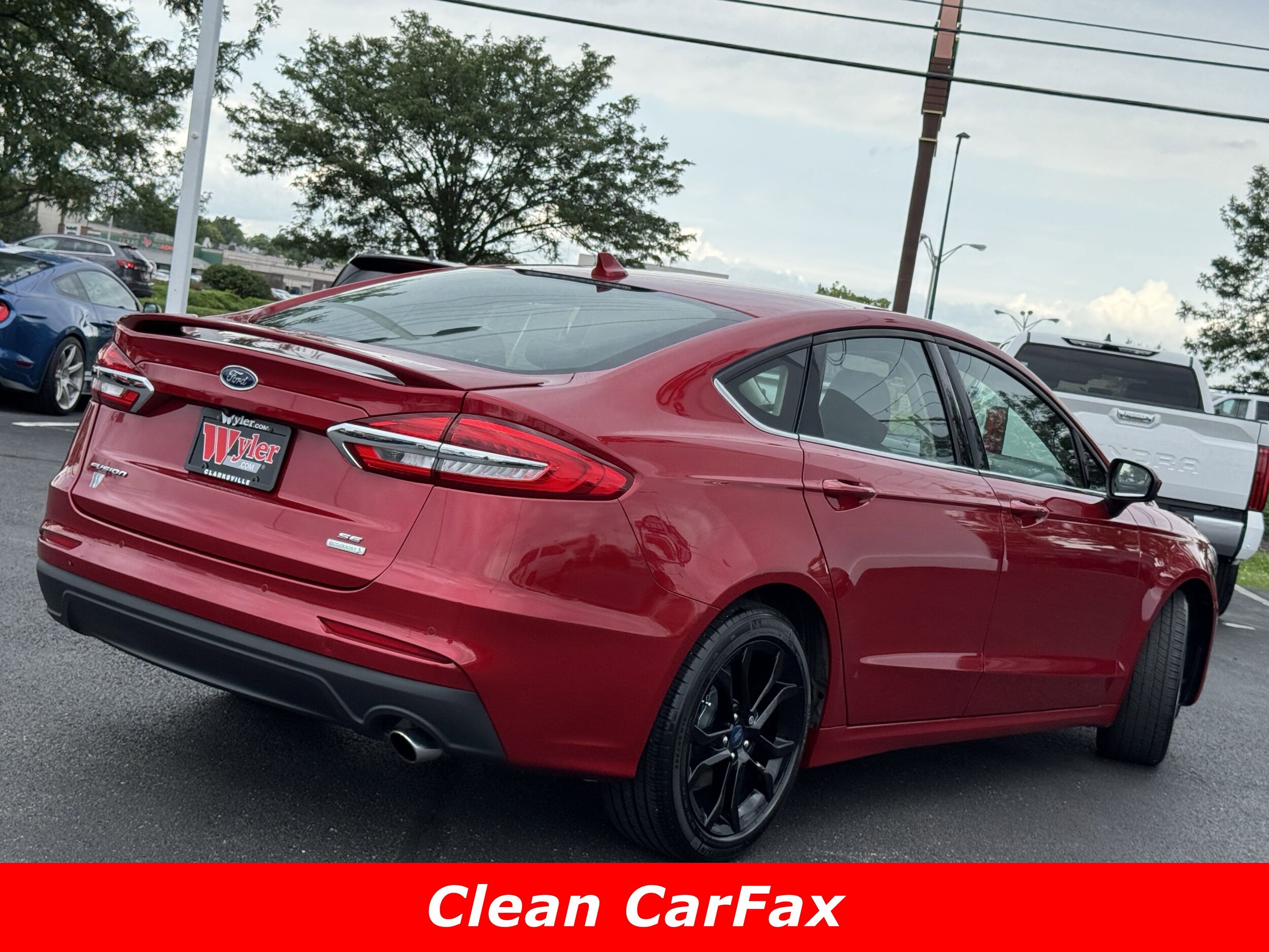 2020 Ford Fusion SE photo 3