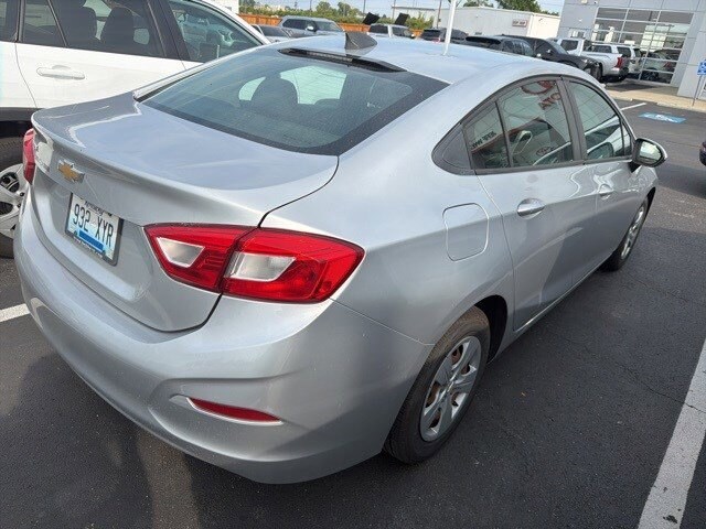 2018 Chevrolet Cruze LS photo 3