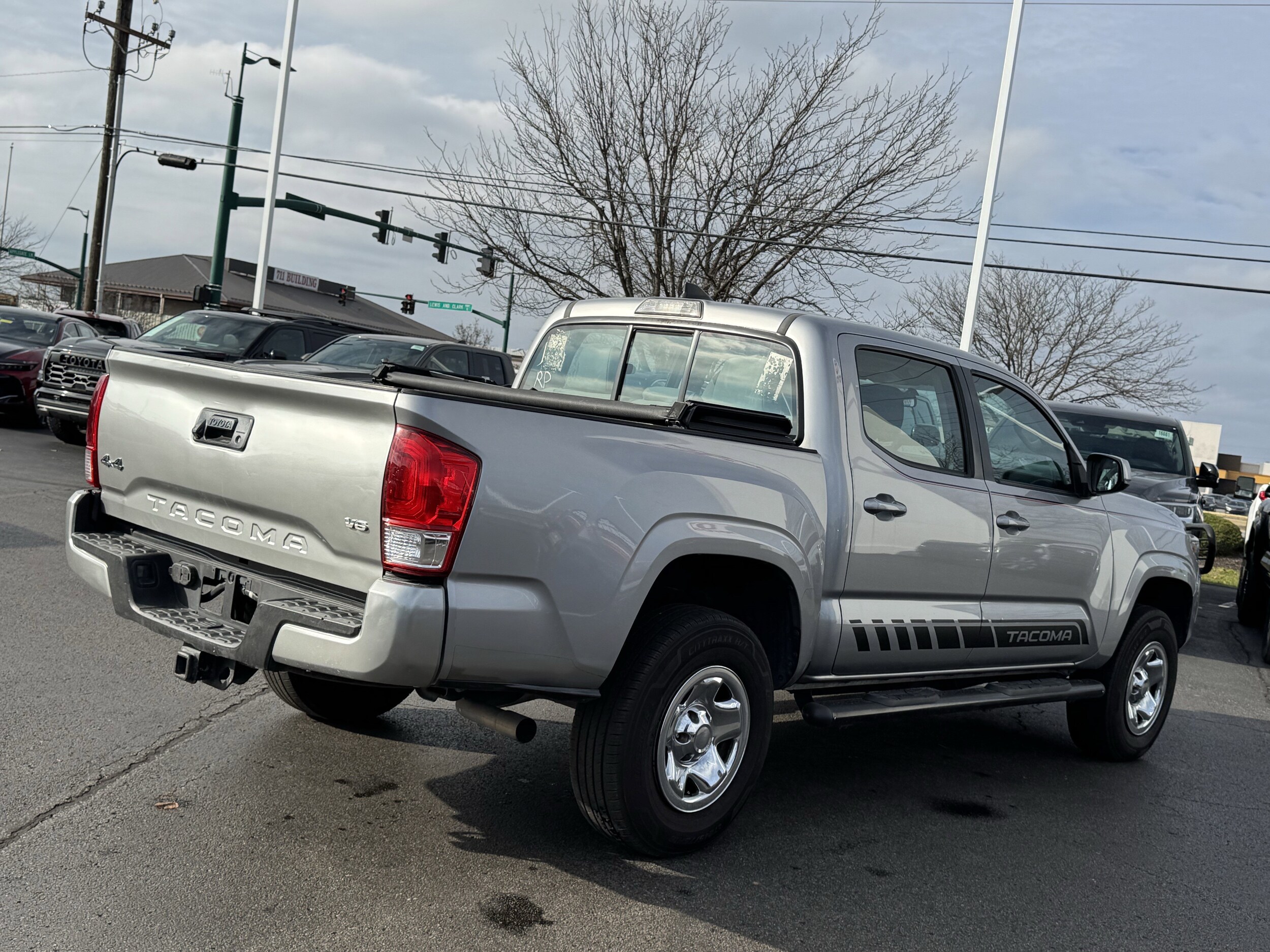 2017 Toyota Tacoma SR V6 photo 3
