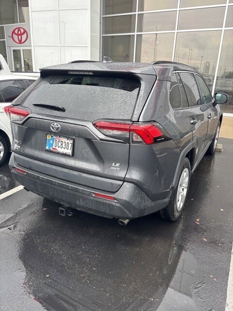 2020 Toyota RAV4 LE photo 3