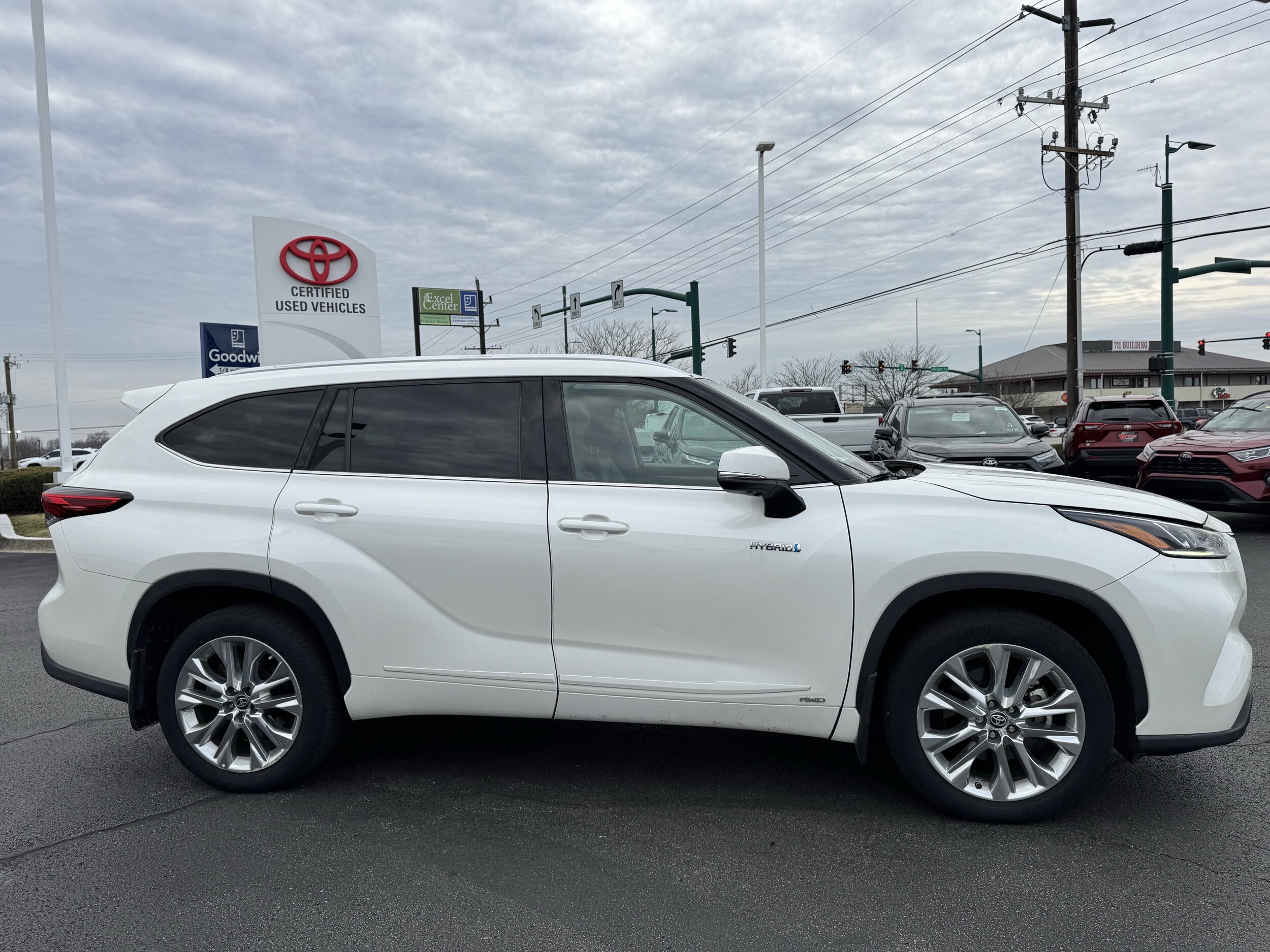 2021 Toyota Highlander Hybrid Limited photo 2