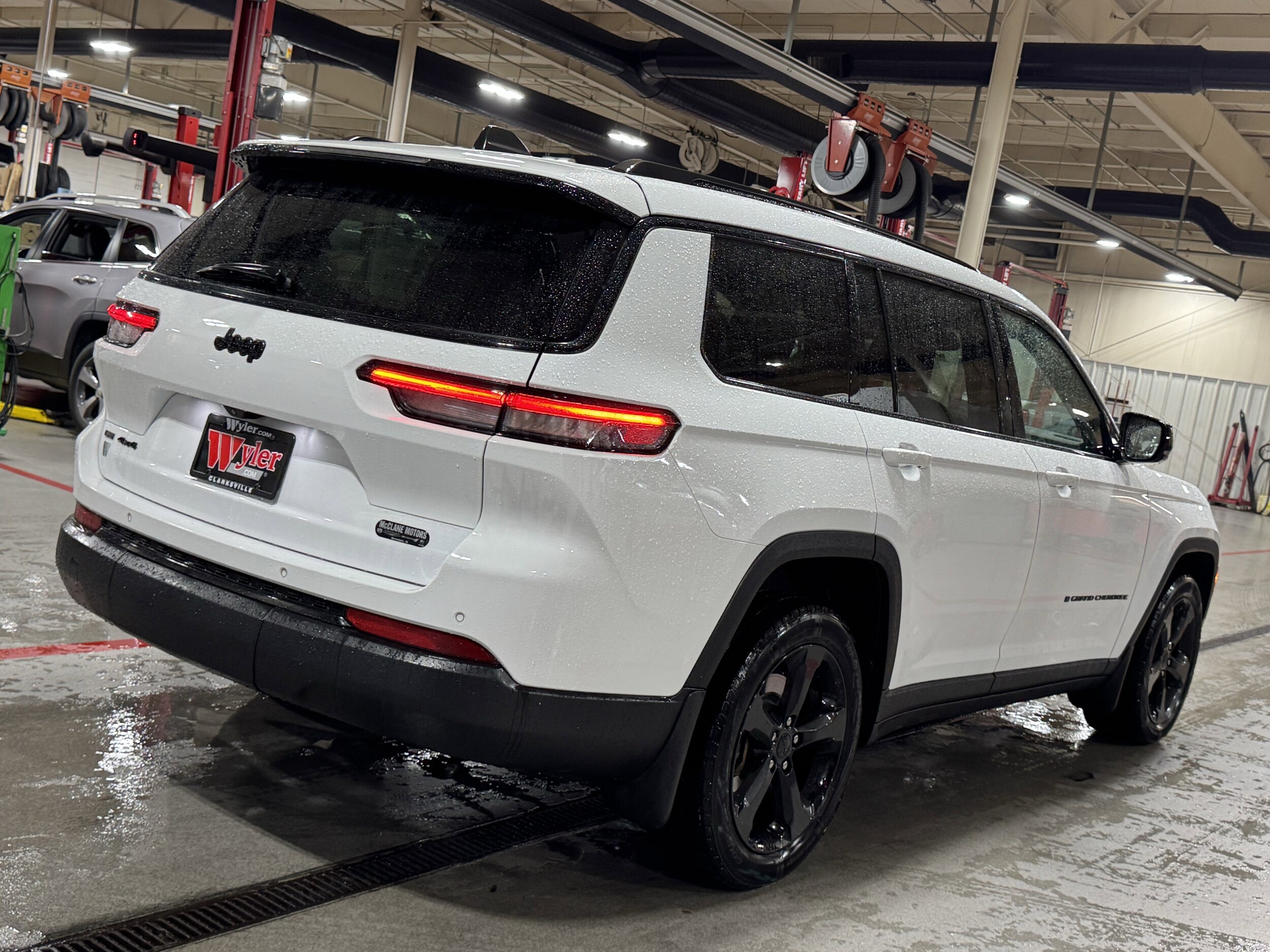 2021 Jeep Grand Cherokee Laredo photo 2