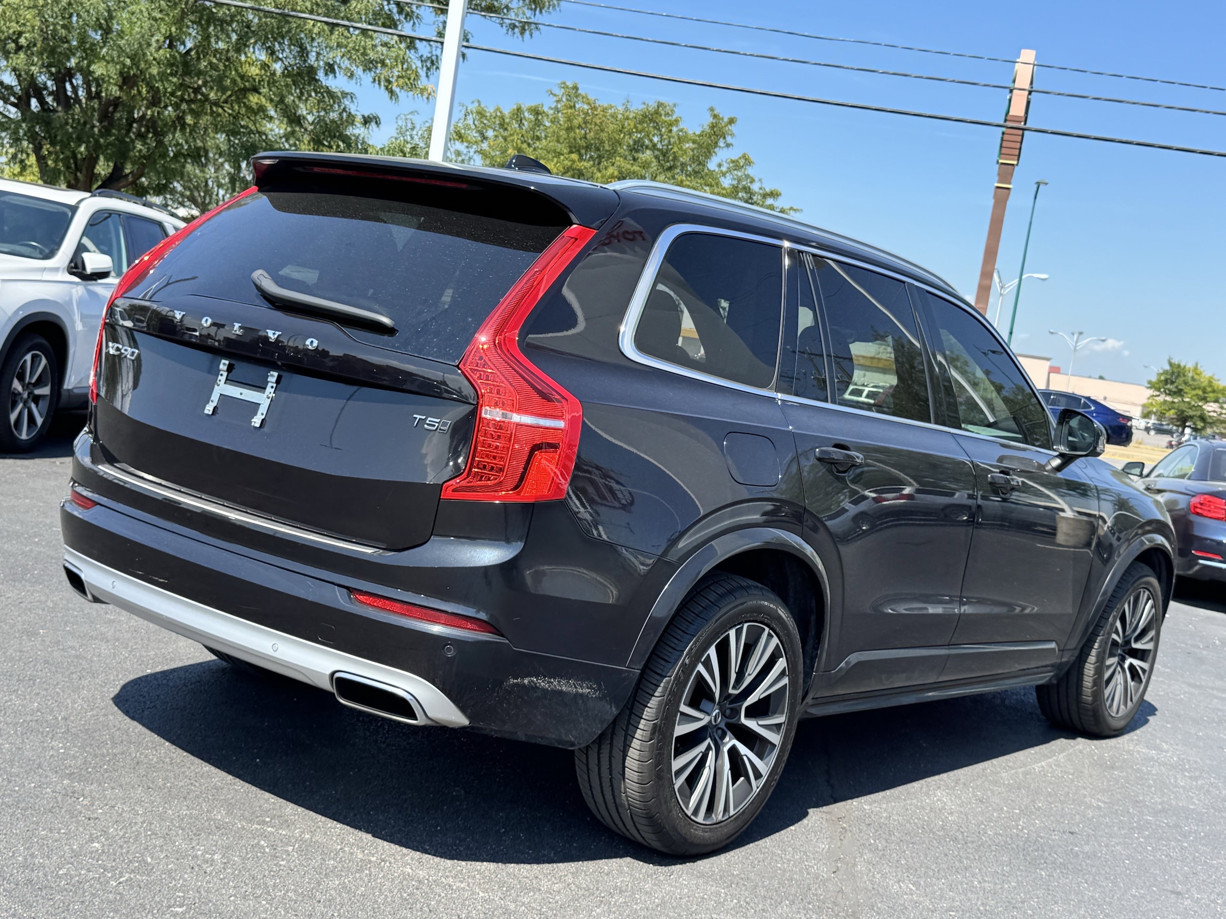 2020 Volvo XC90 T5 Momentum photo 2