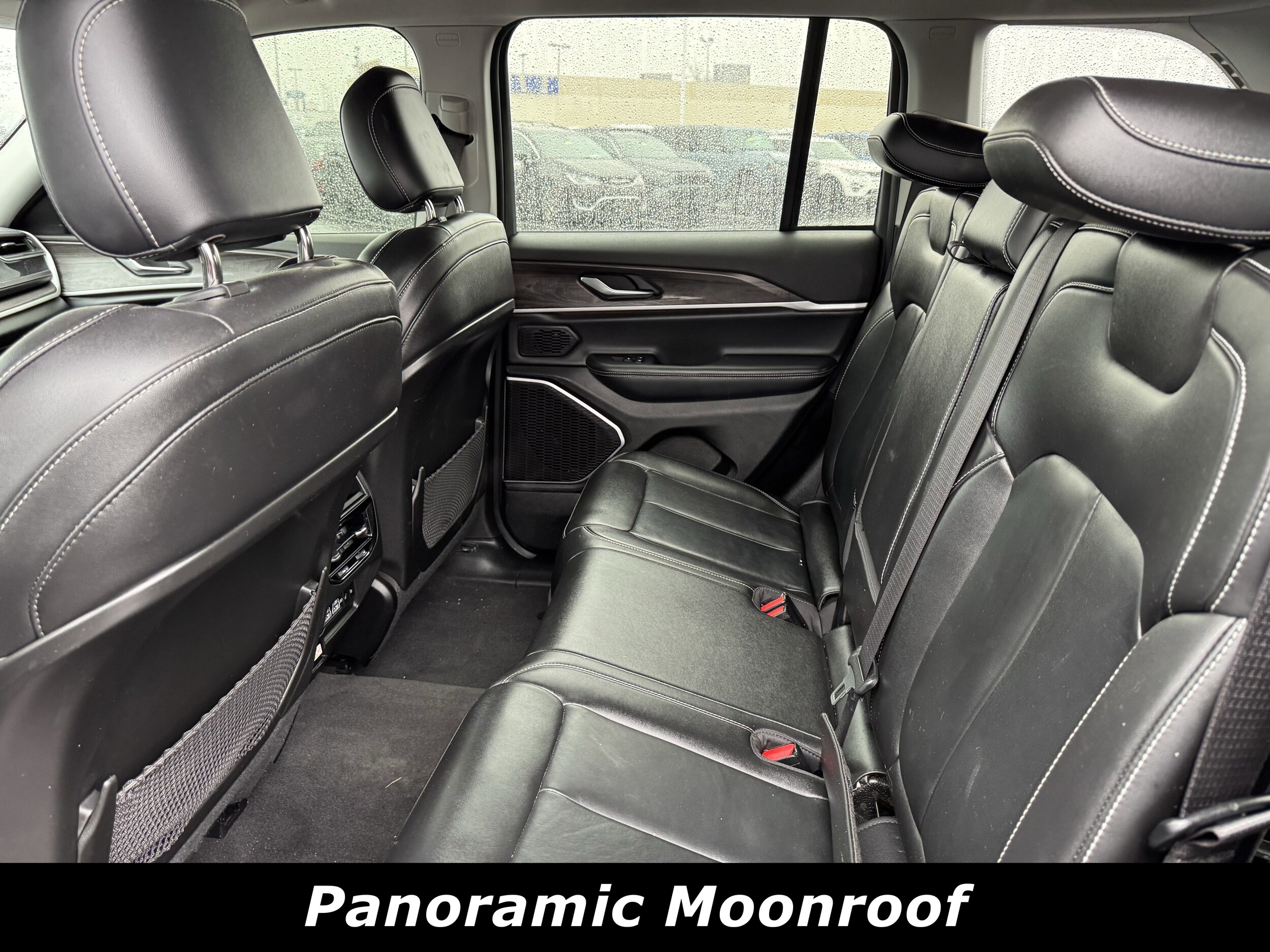 2022 Jeep Grand Cherokee Limited photo 4