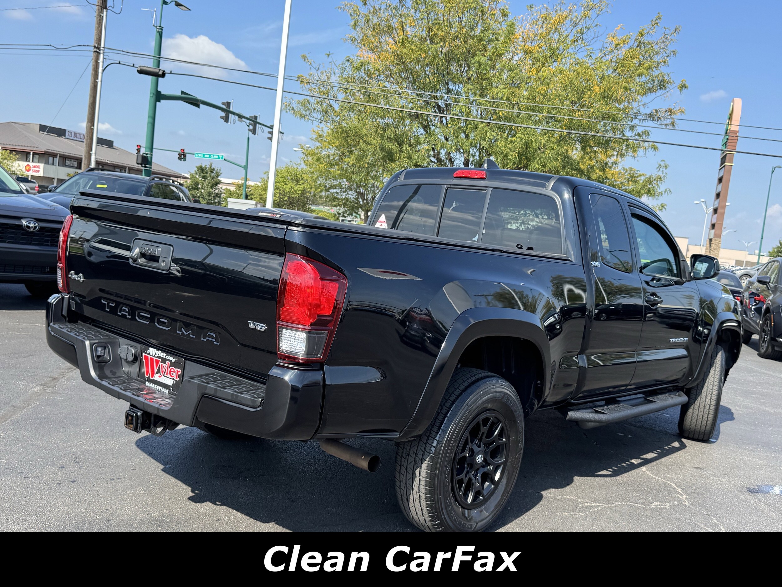 2022 Toyota Tacoma SR5 V6 photo 2