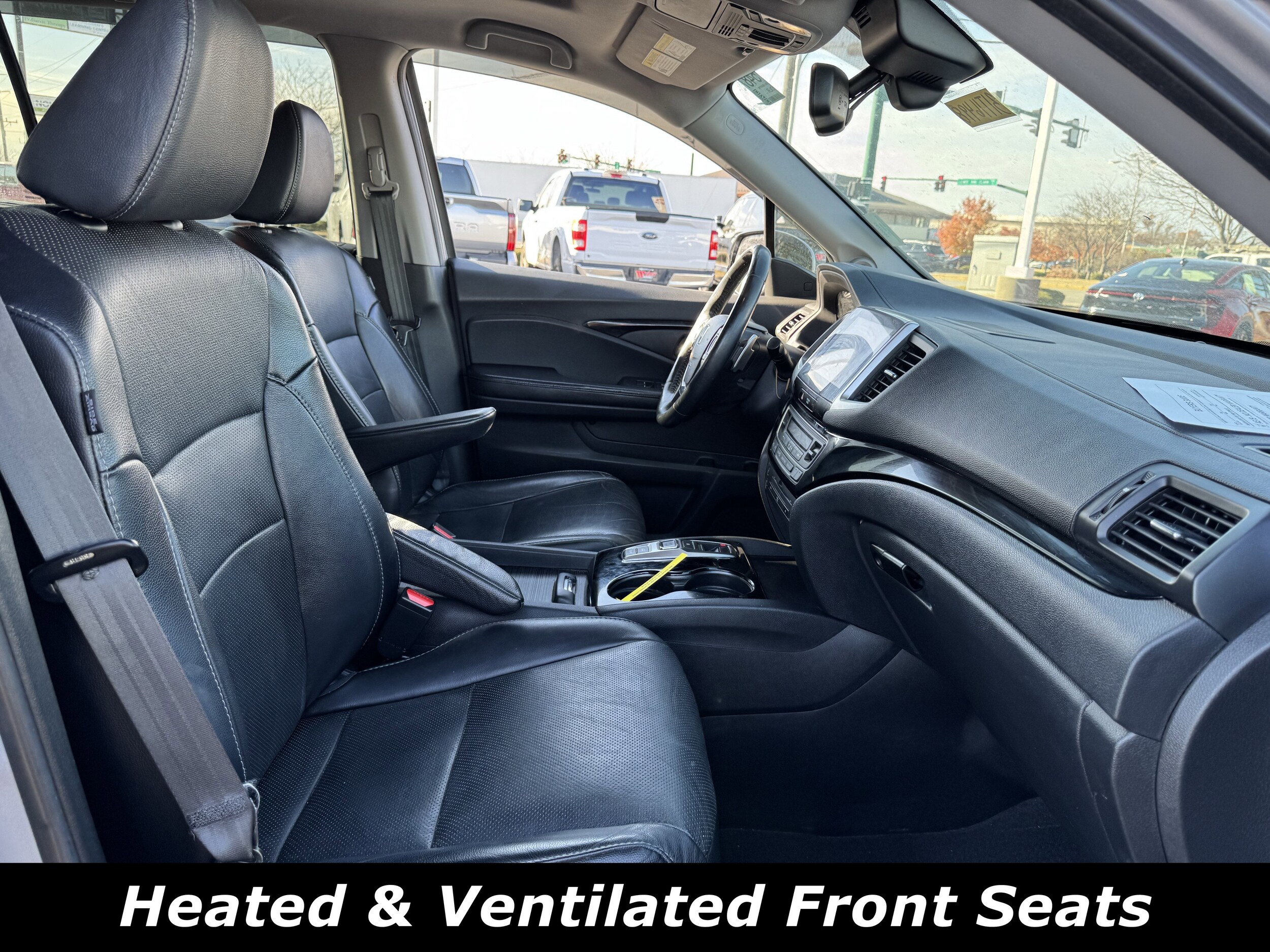 2017 Honda Pilot Elite photo 3