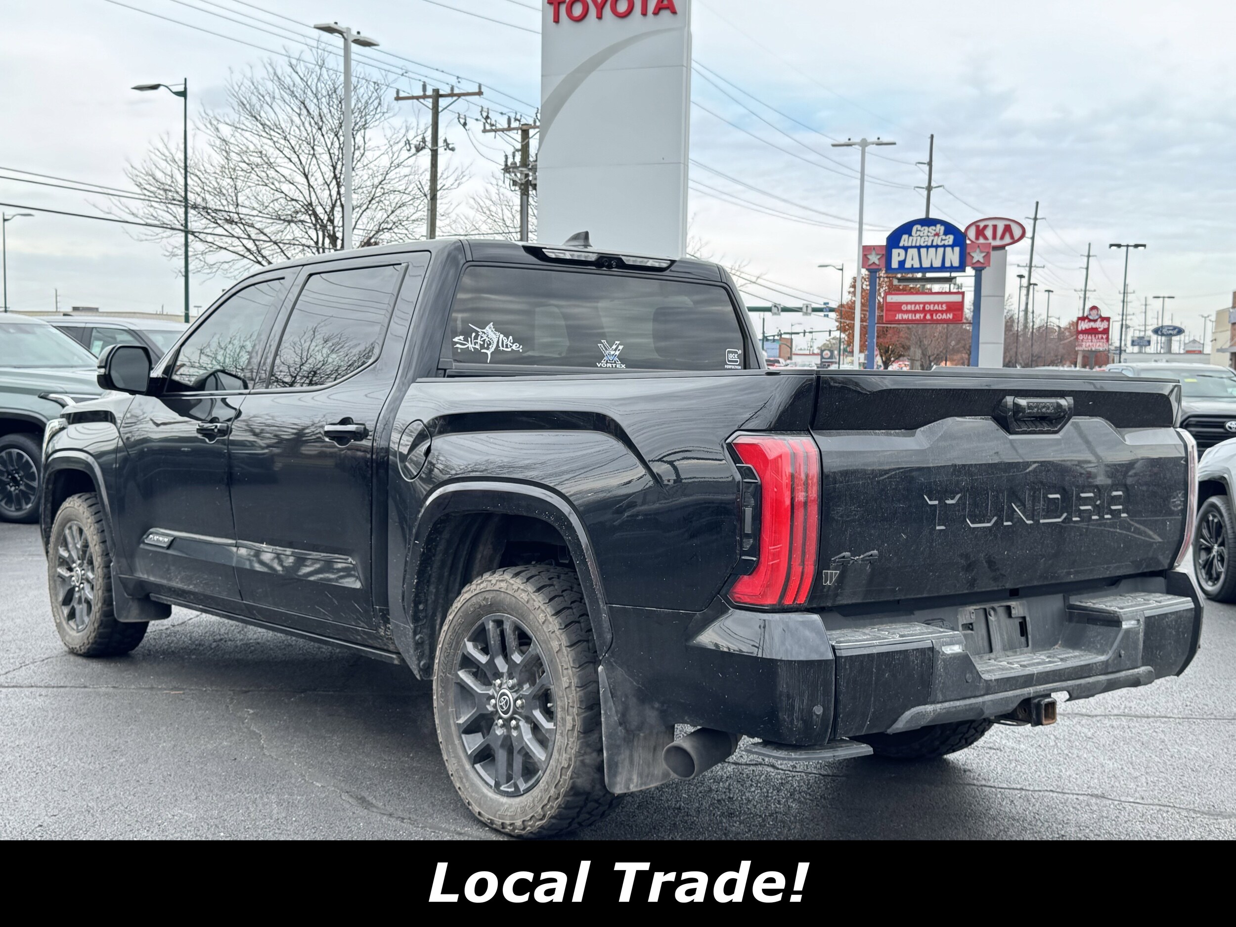 2023 Toyota Tundra Platinum CrewMax photo 2