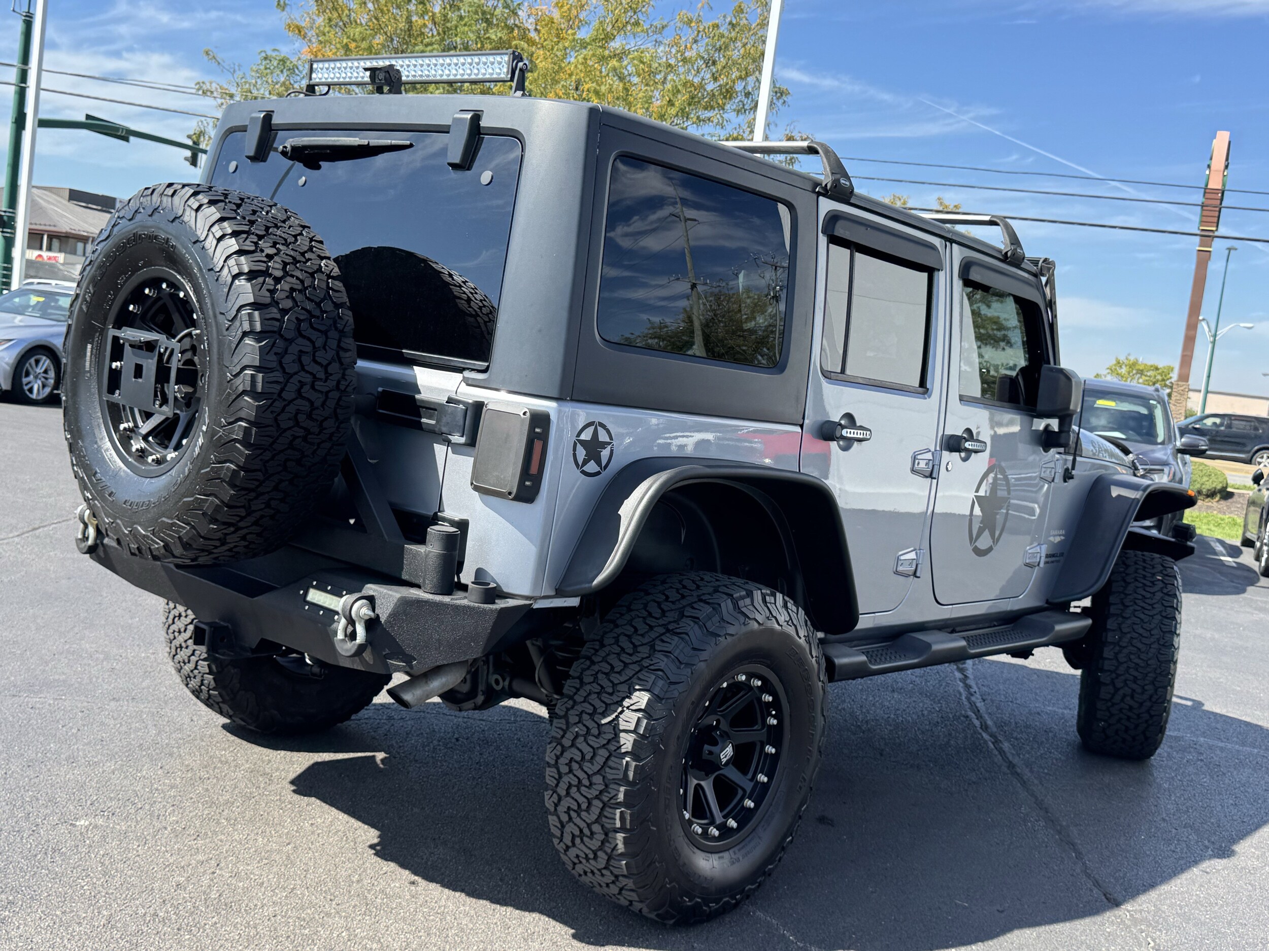 2014 Jeep Wrangler Unlimited Sahara photo 2