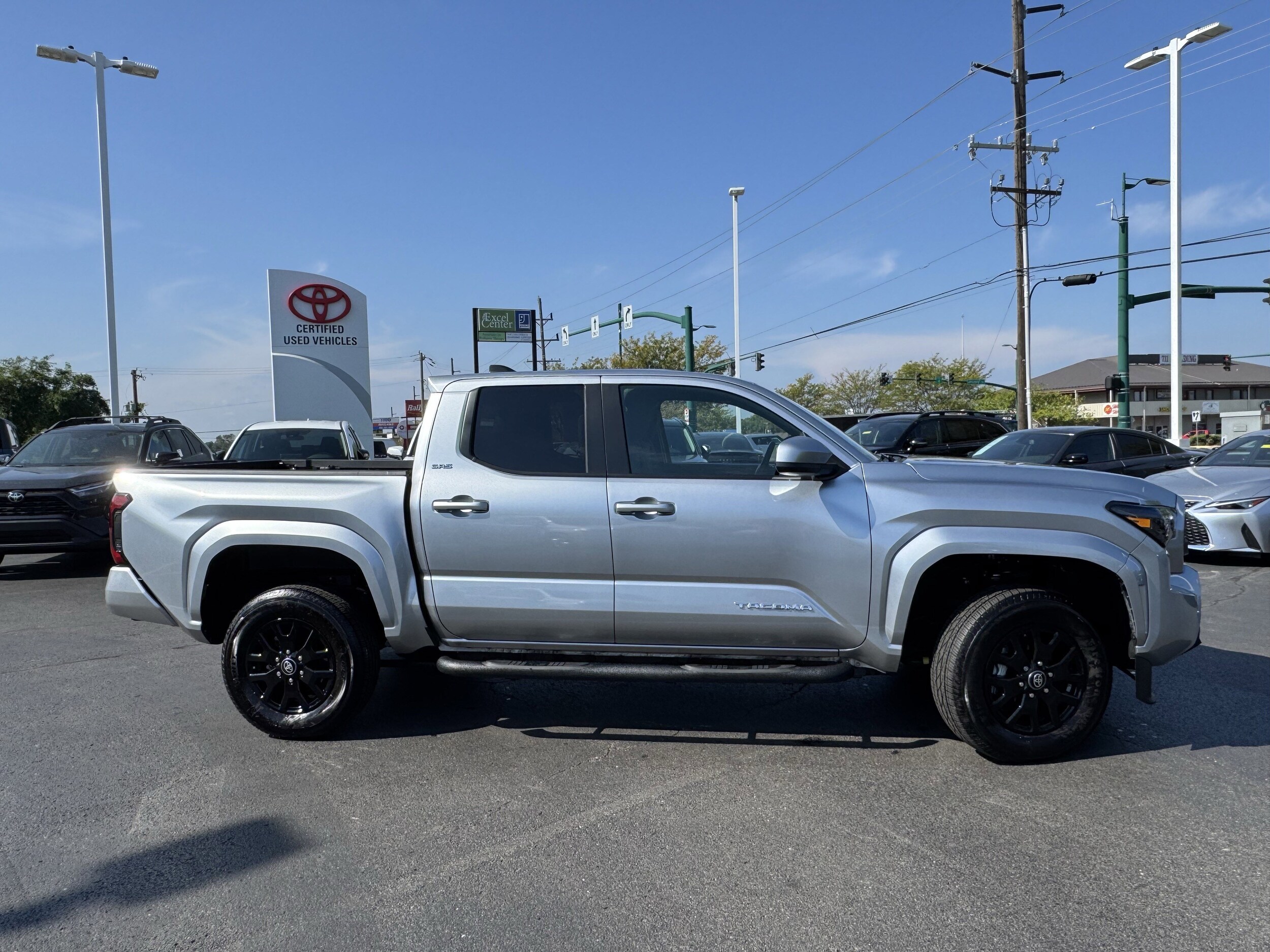2025 Toyota Tacoma Double Cab photo 2