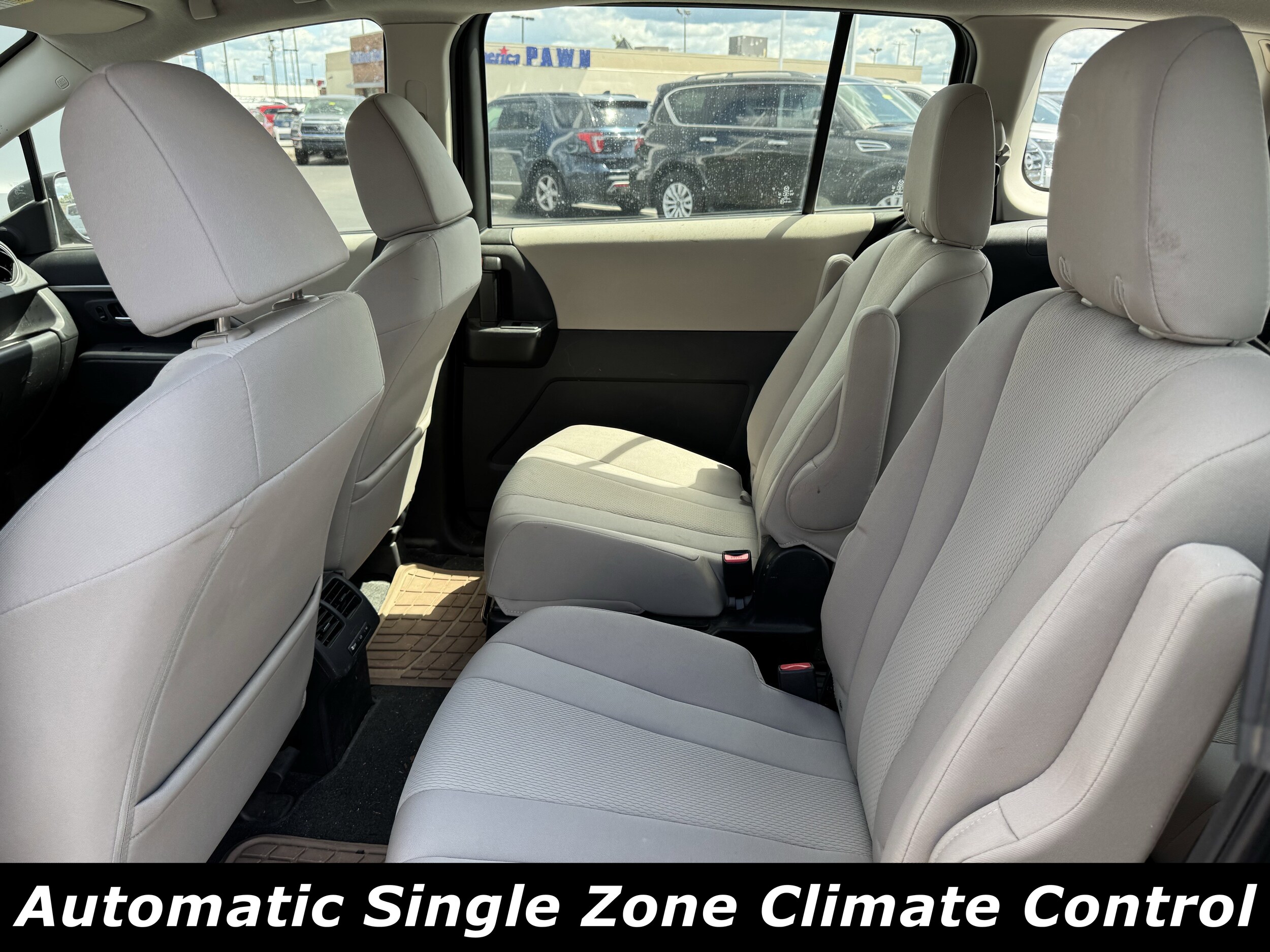 2014 Mazda Mazda5 Sport photo 4