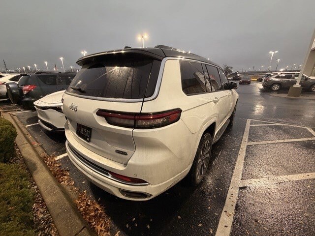 2024 Jeep Grand Cherokee Overland photo 4