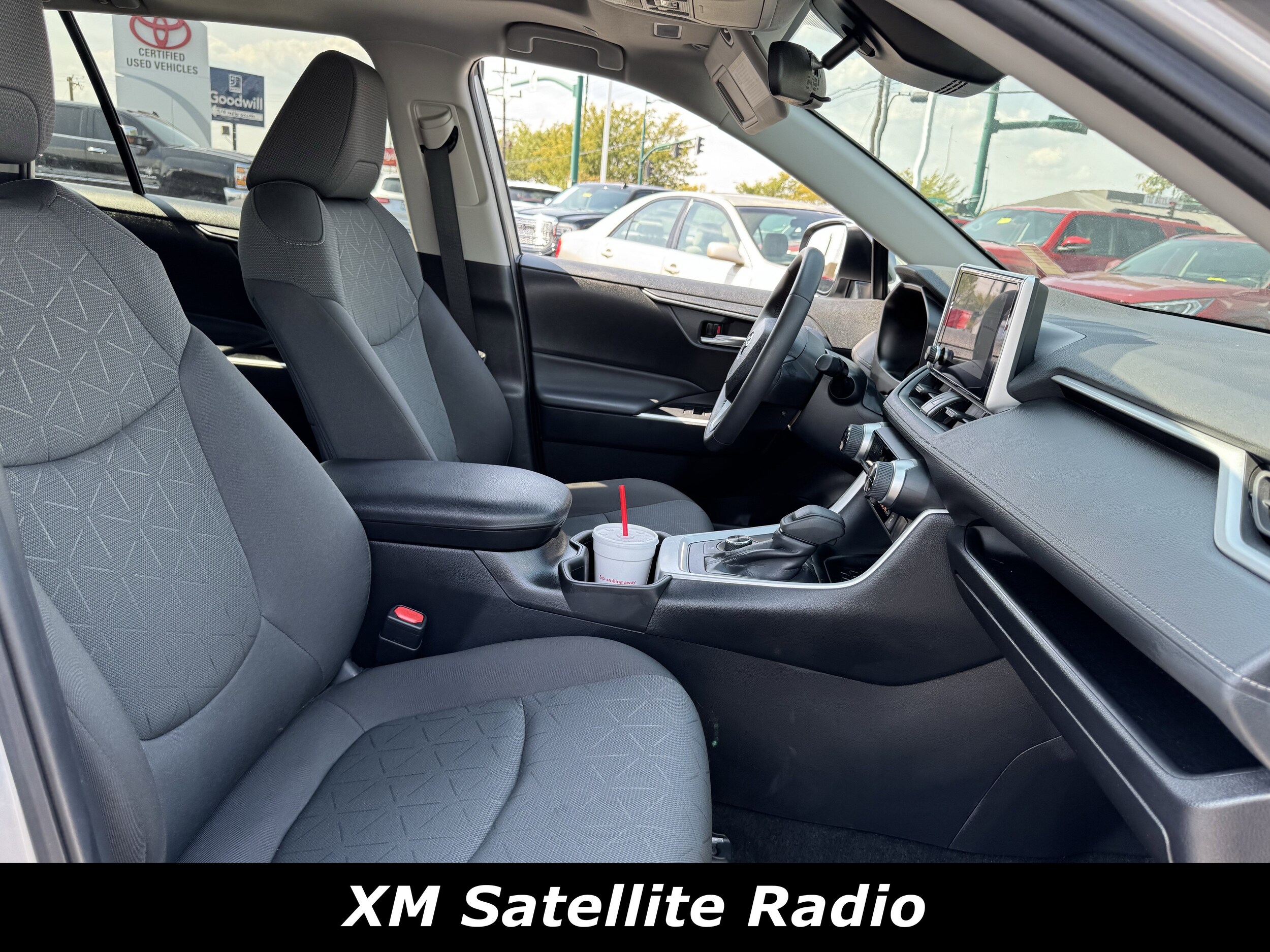 2024 Toyota RAV4 Hybrid XLE photo 4
