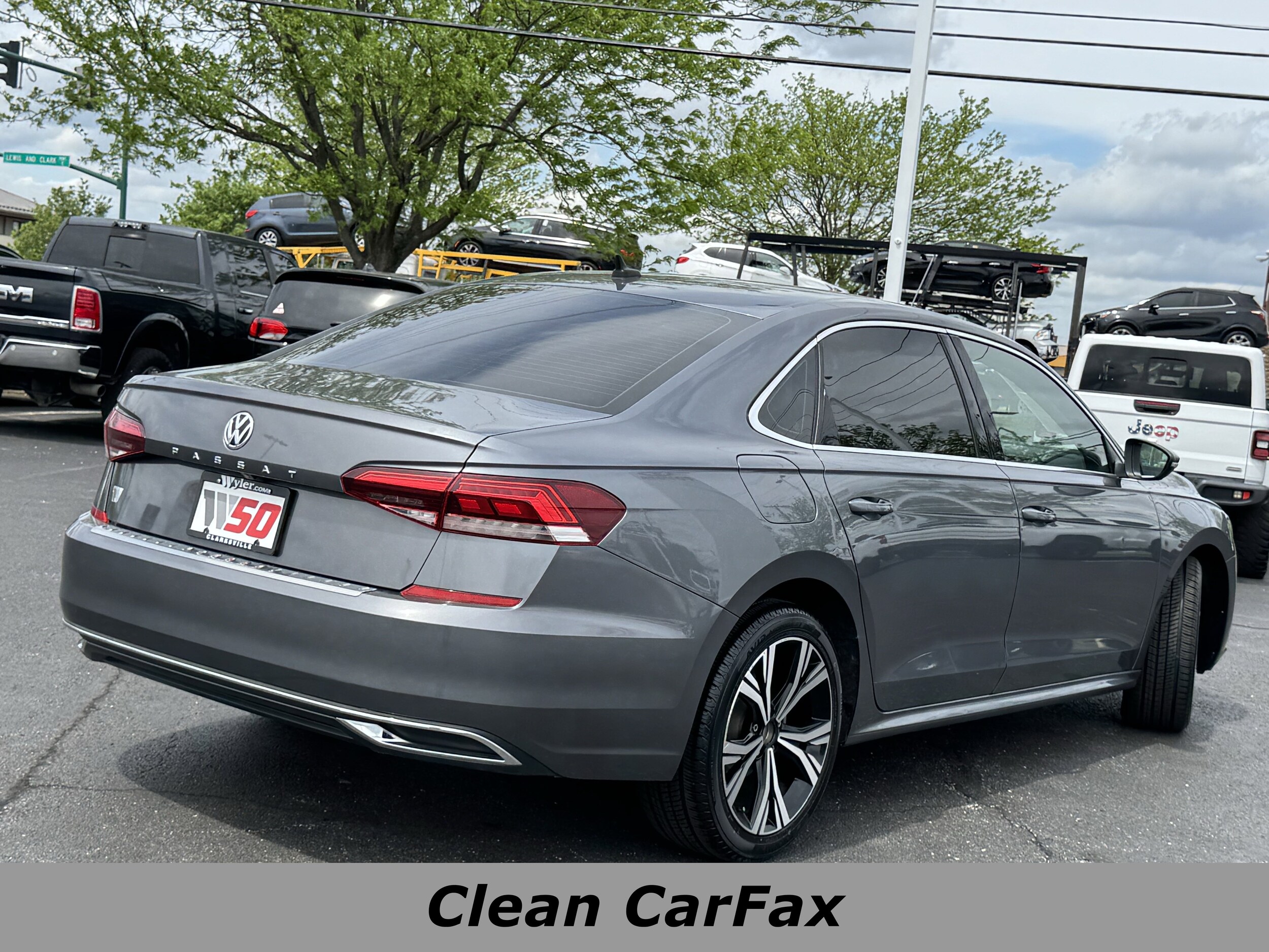 2022 Volkswagen Passat 2.0T SE photo 3