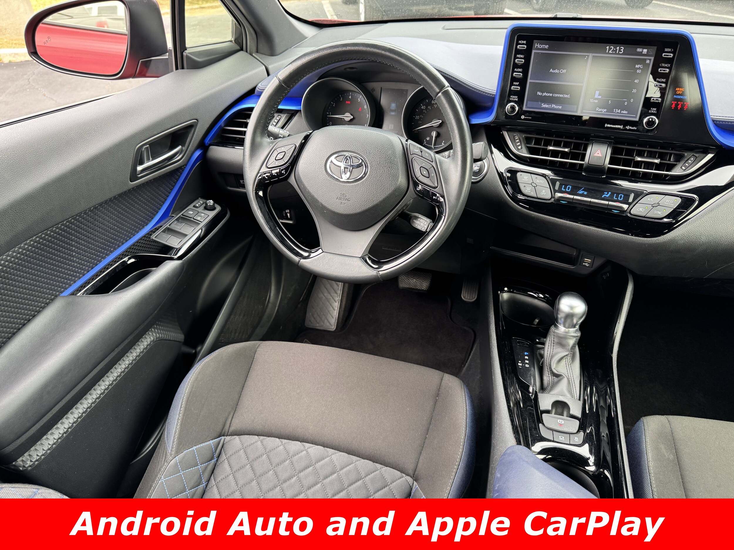 2021 Toyota C-HR XLE photo 3