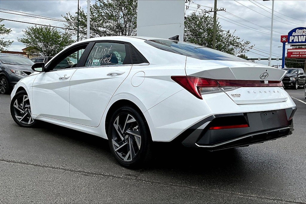 Used 2025 Hyundai Elantra SEL Convenience Sedan