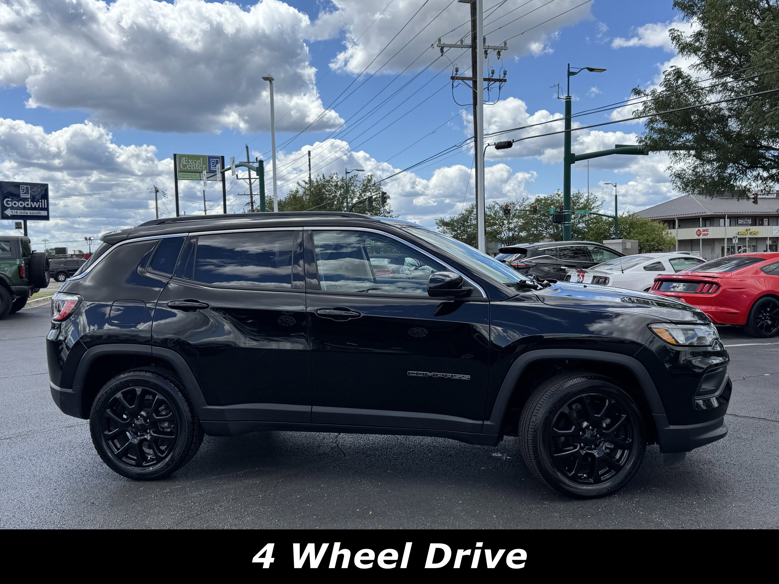 2022 Jeep Compass Latitude Lux photo 2