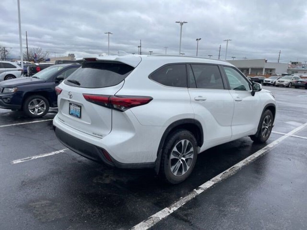 Used 2023 Toyota Highlander L SUV