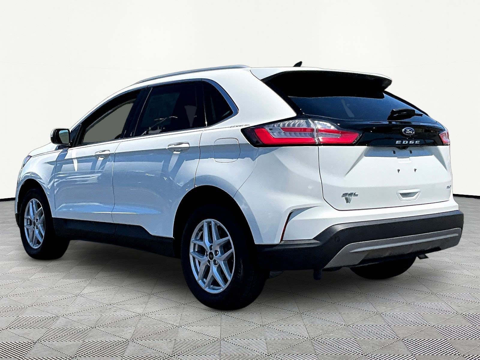 2024 Ford Edge SEL - Photo 5