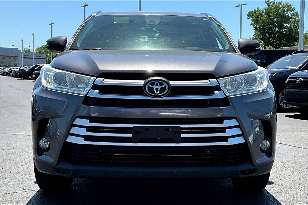 Used 2019 Toyota Highlander XLE V6 SUV