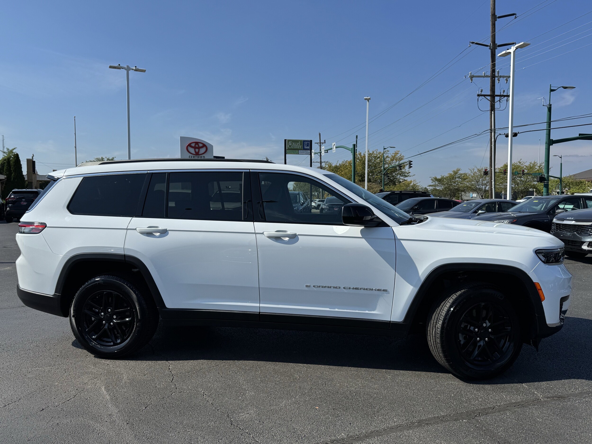 2024 Jeep Grand Cherokee Laredo X photo 2