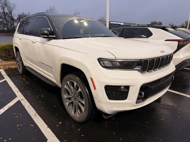 2024 Jeep Grand Cherokee Overland photo 2