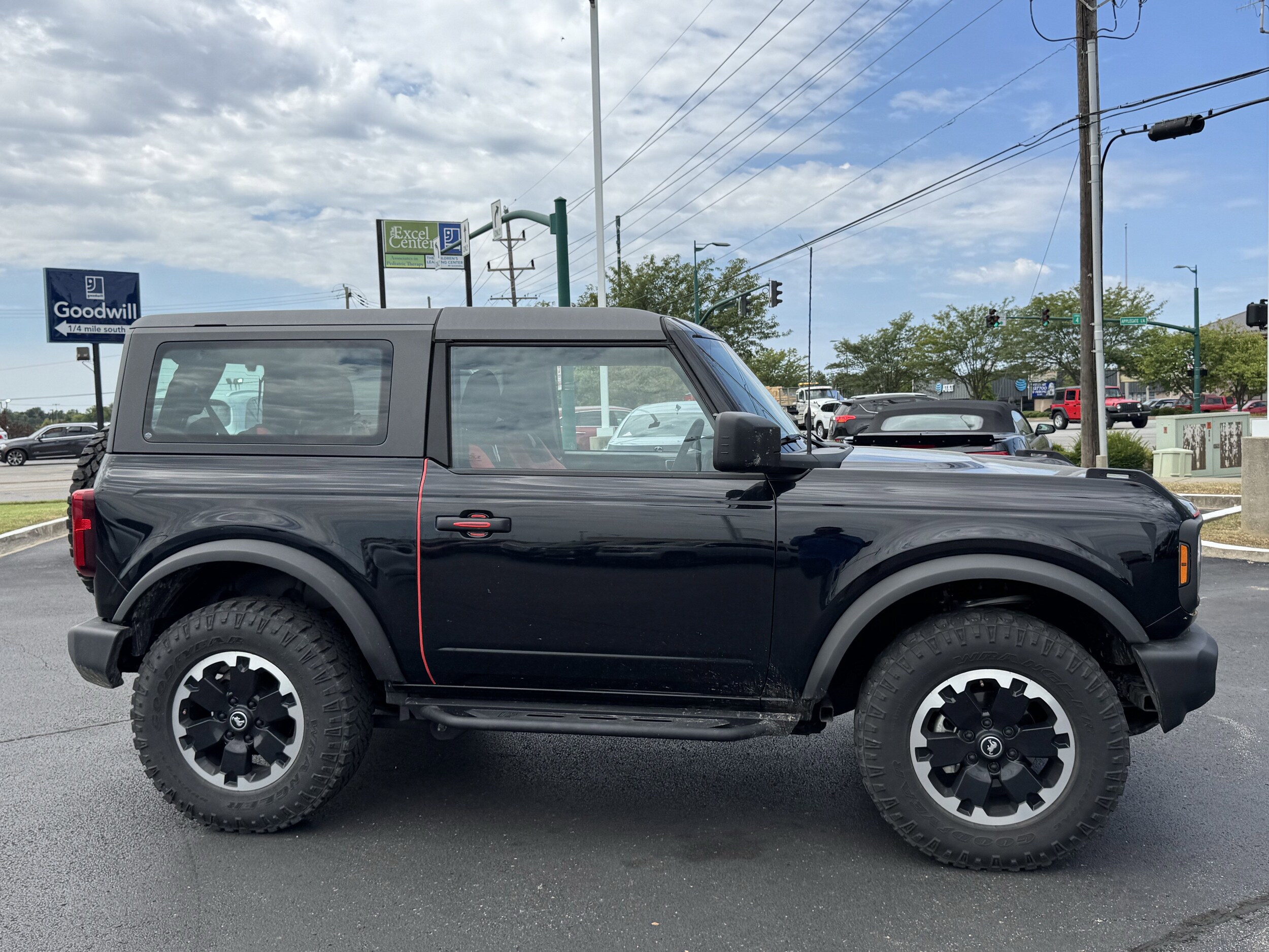 2023 Ford Bronco Outer Banks photo 2