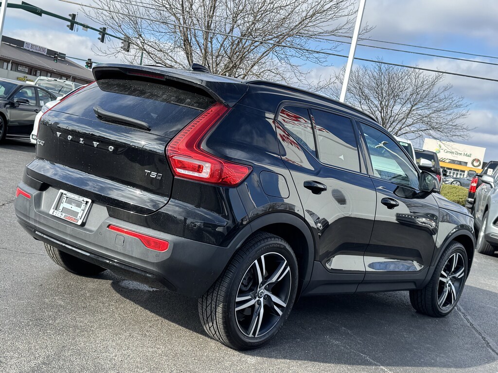 Used 2021 Volvo XC40 T5 R-Design SUV