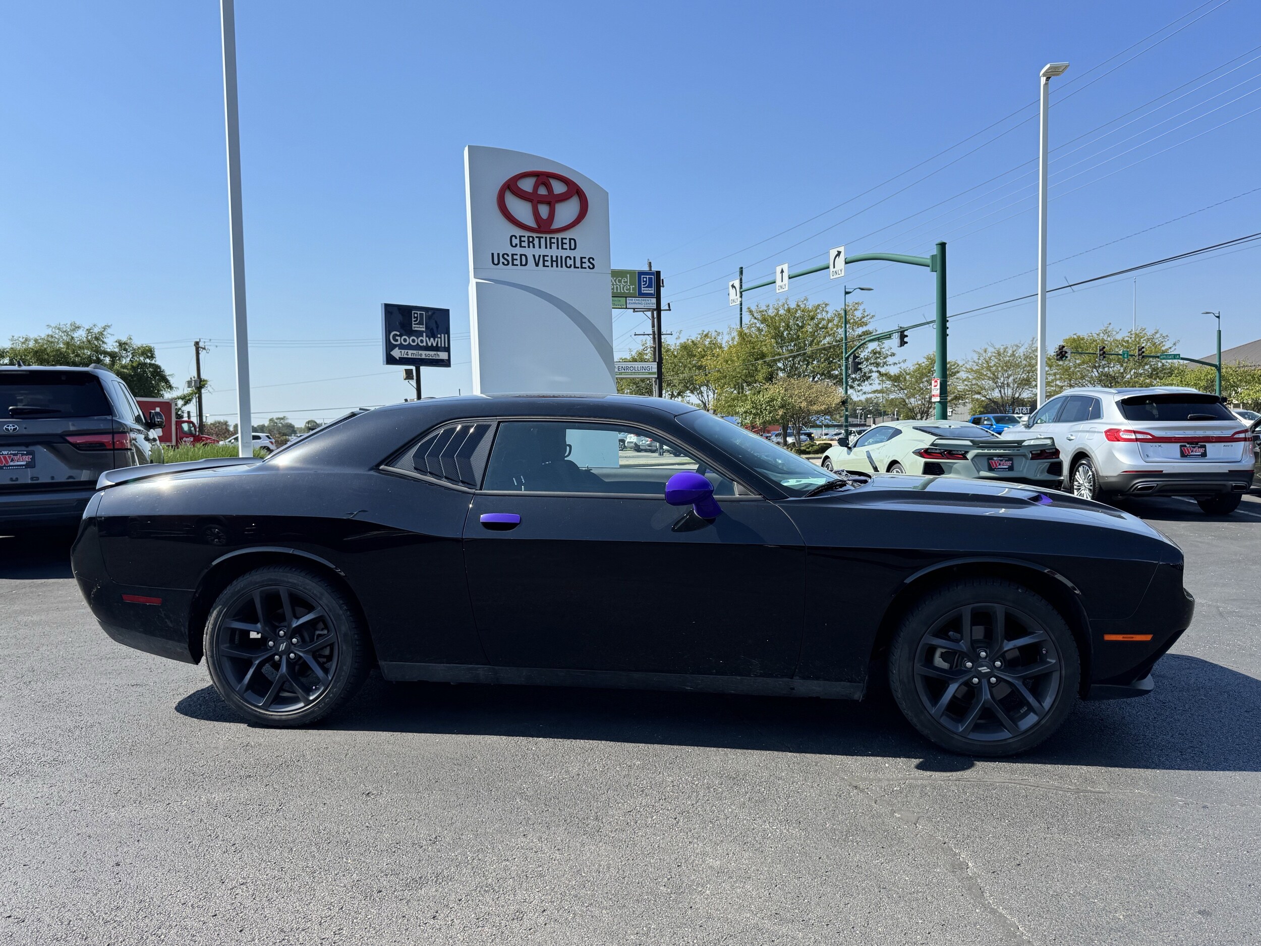 2023 Dodge Challenger SXT photo 2