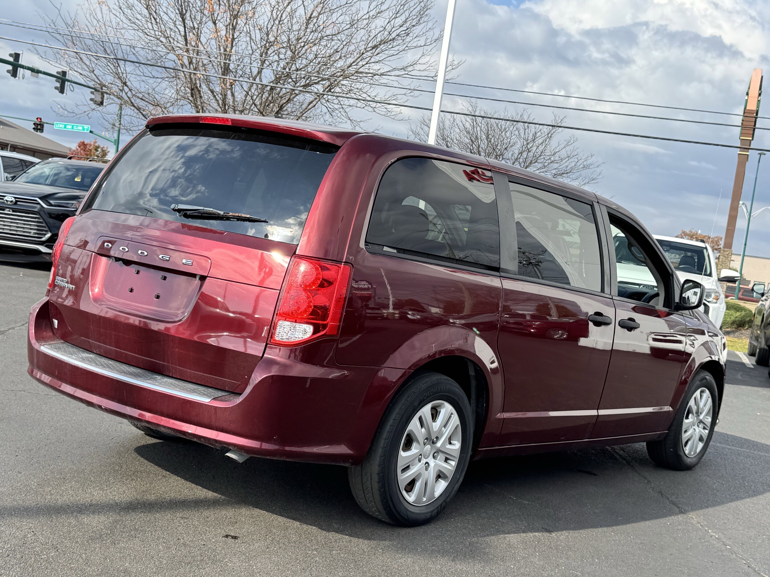 2019 Dodge Grand Caravan SE photo 3
