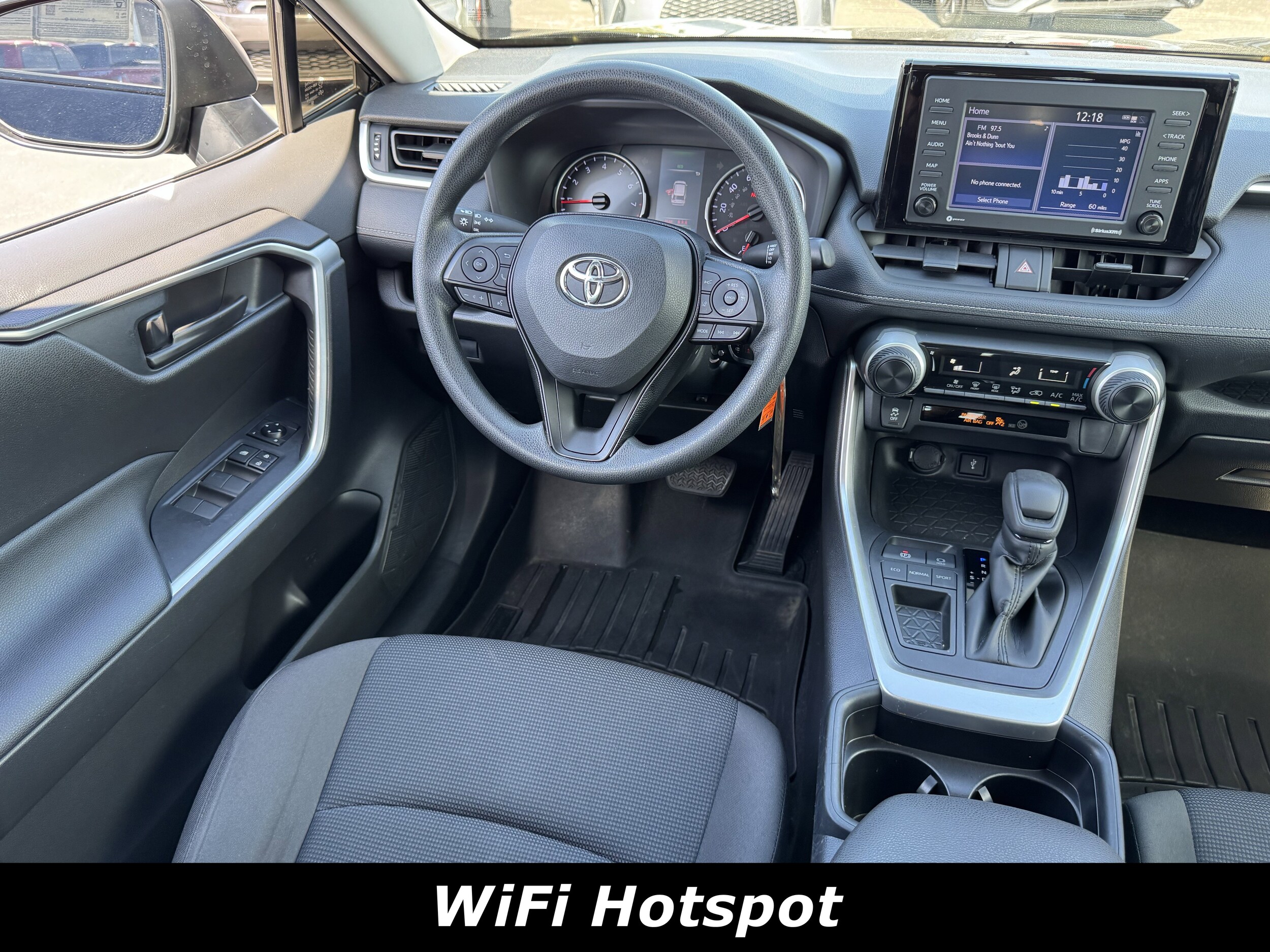 2021 Toyota RAV4 LE photo 2