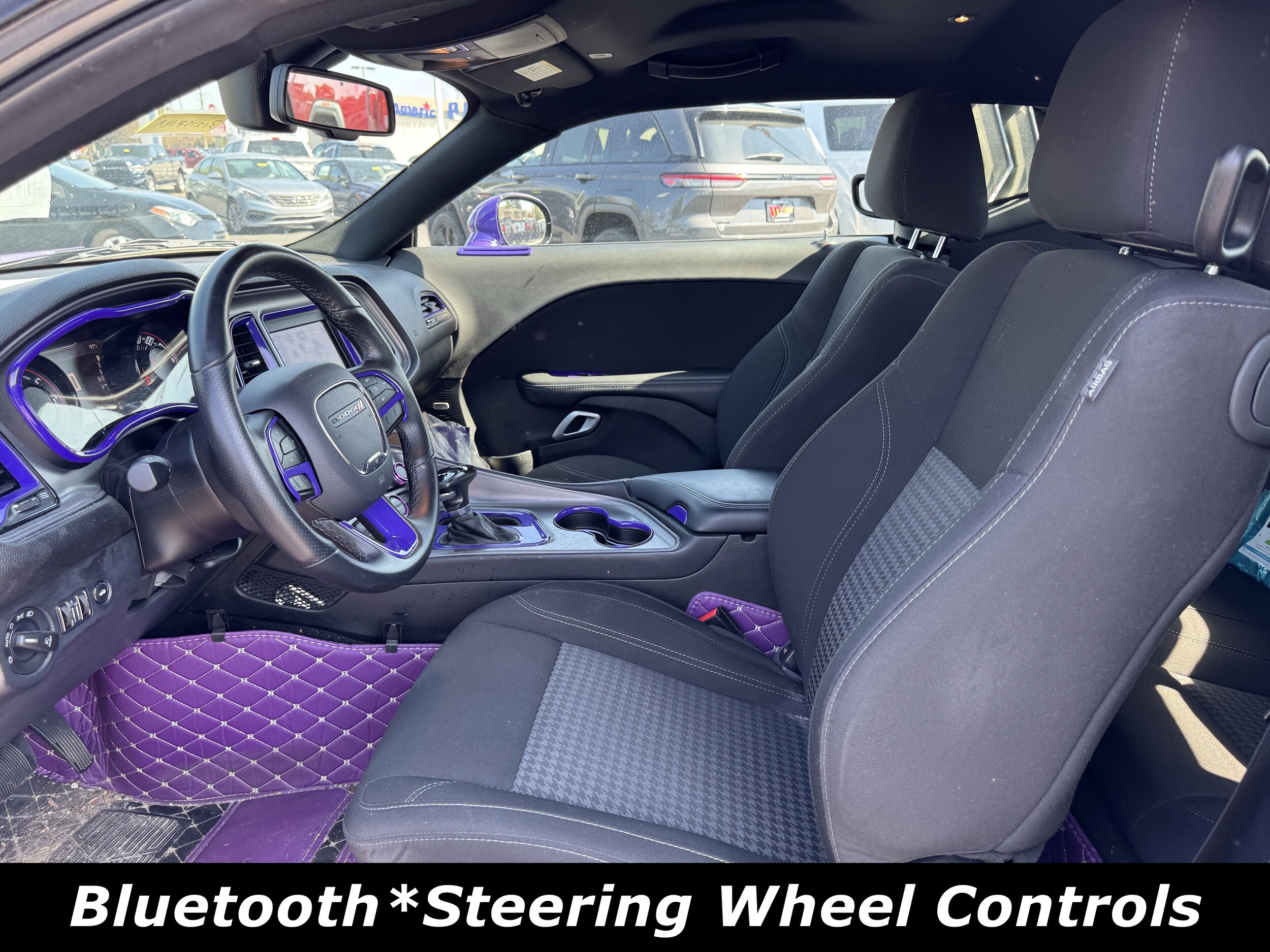 2023 Dodge Challenger SXT photo 3