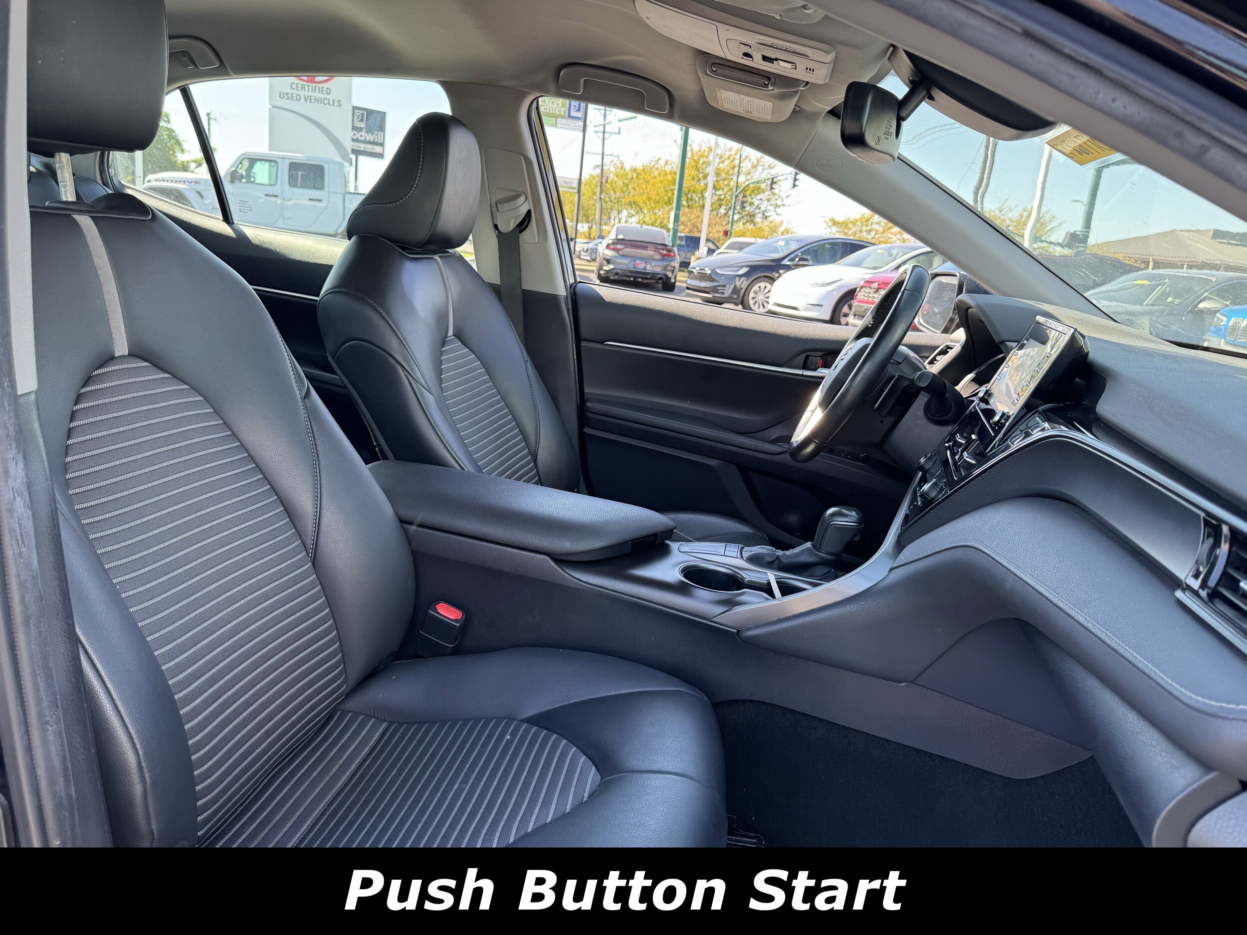 2023 Toyota Camry SE photo 4