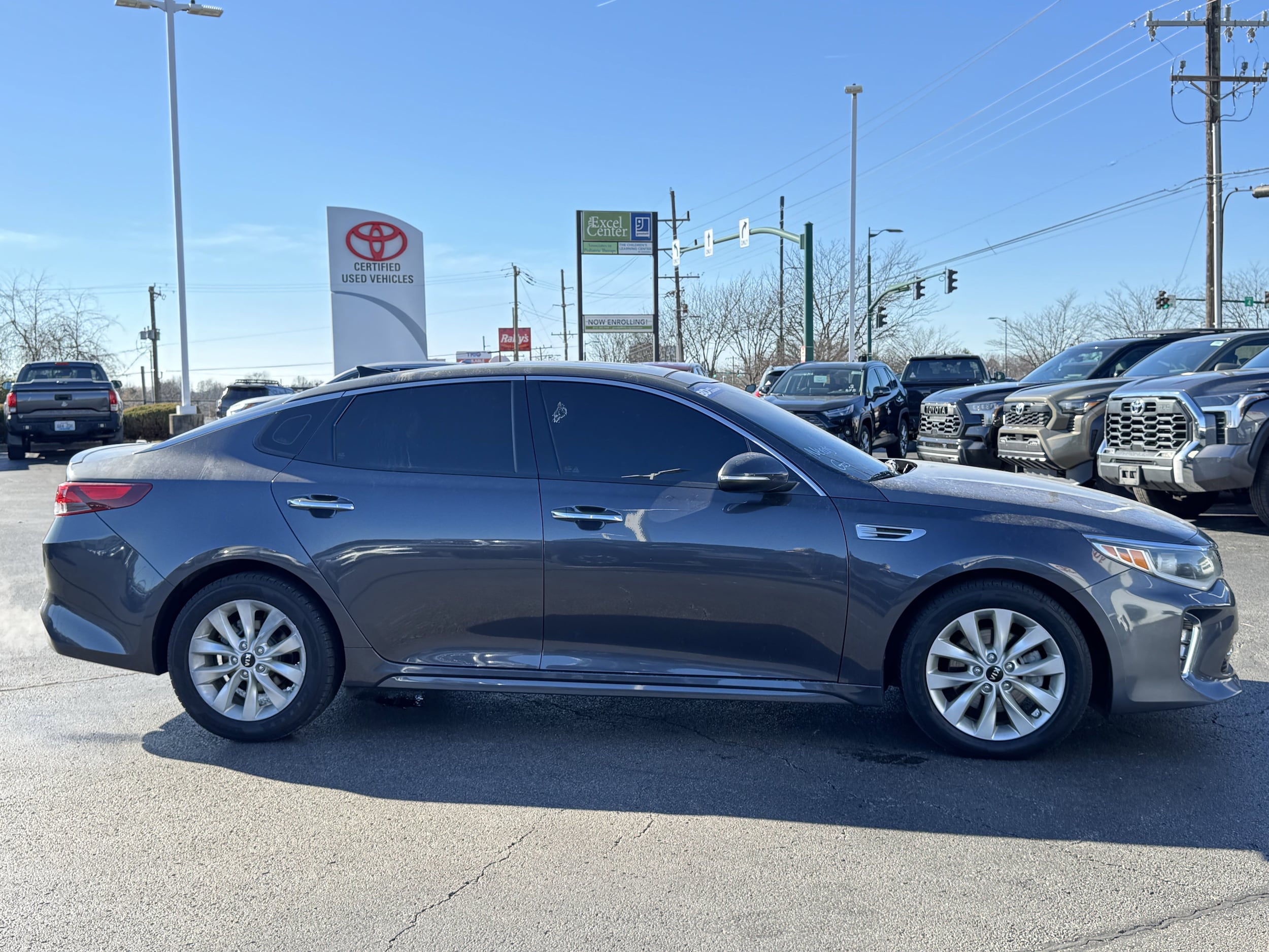2018 Kia Optima S photo 2