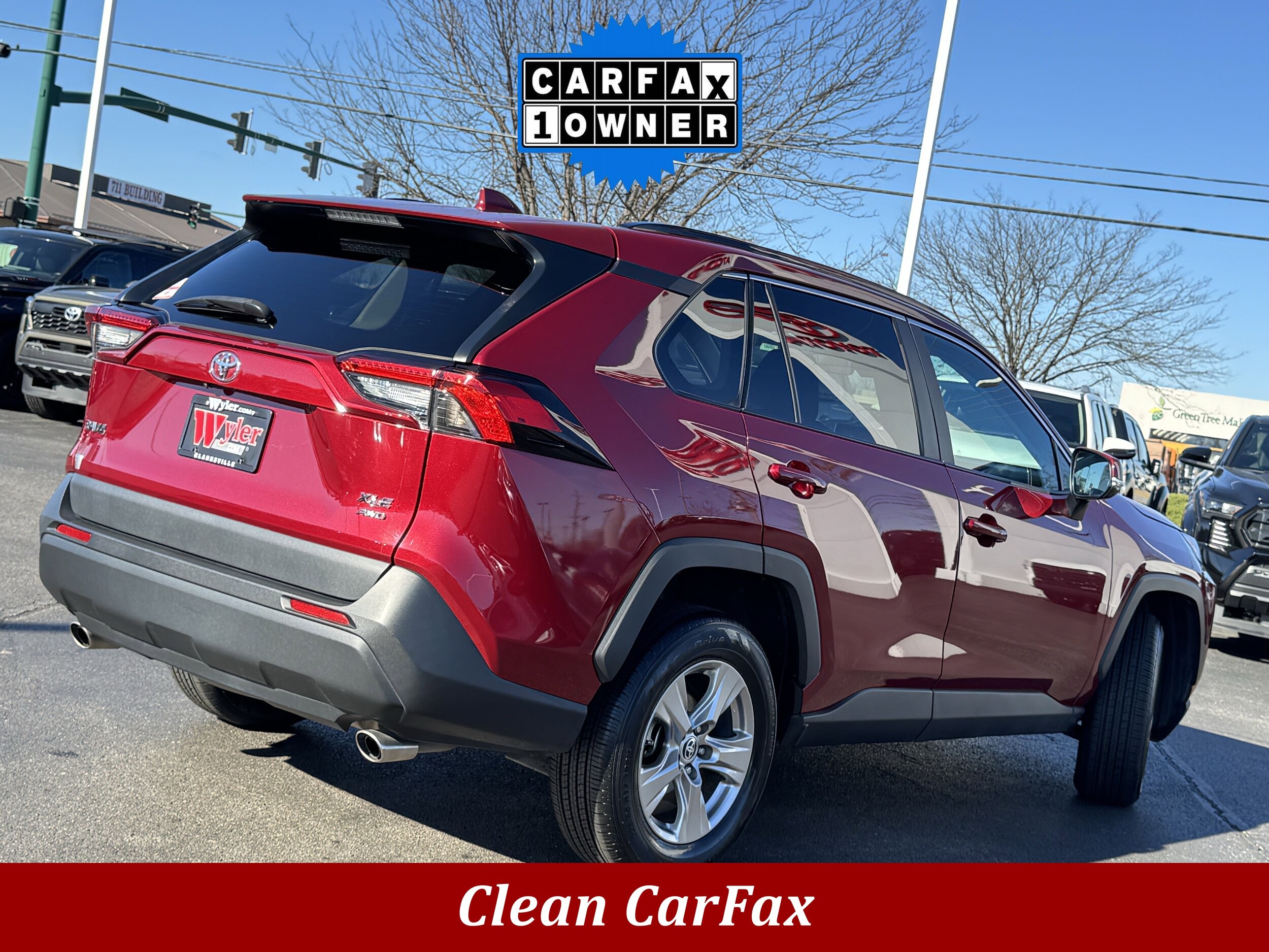 2023 Toyota RAV4 XLE photo 2