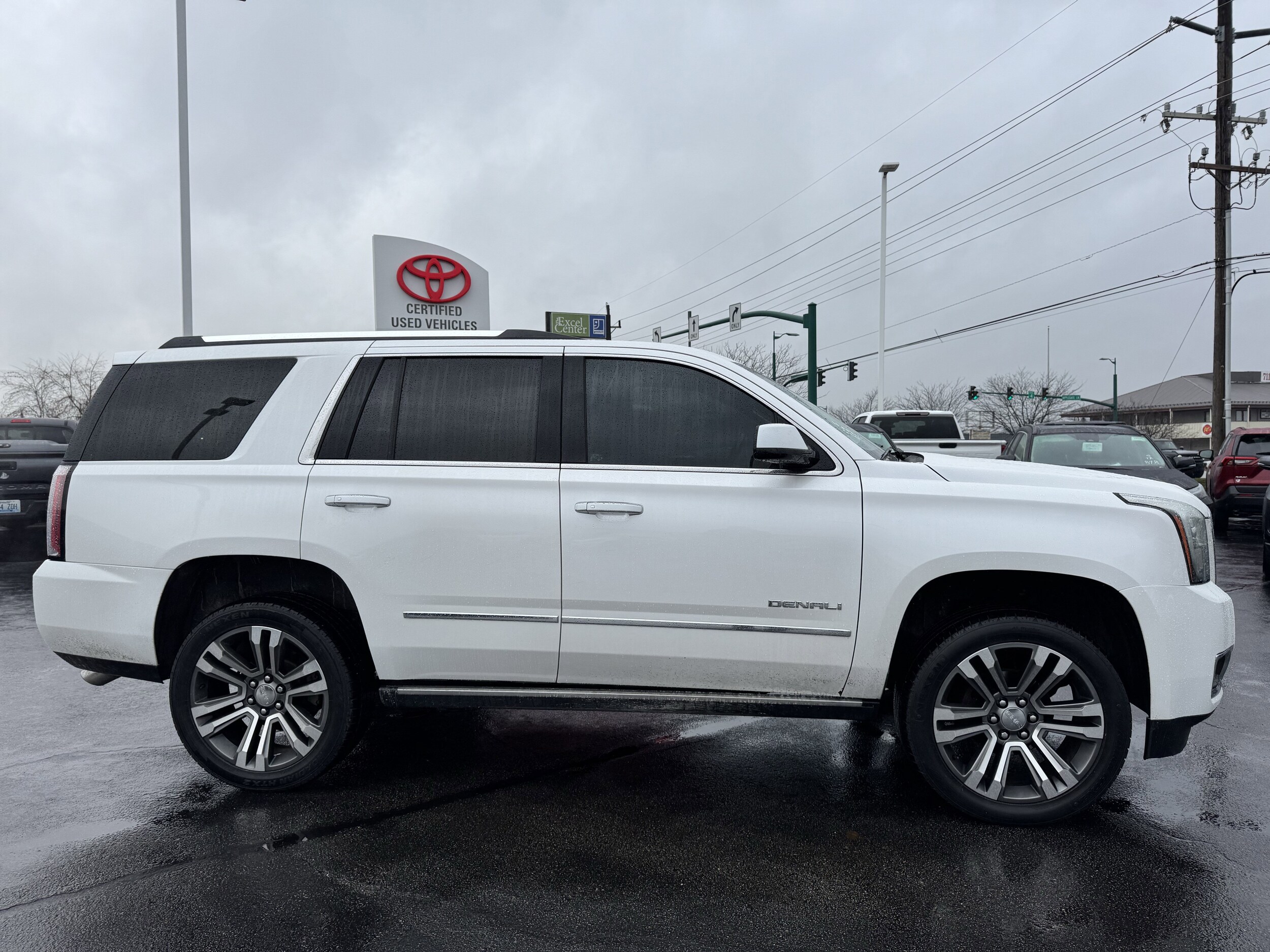 2019 Gmc Yukon Denali photo 2