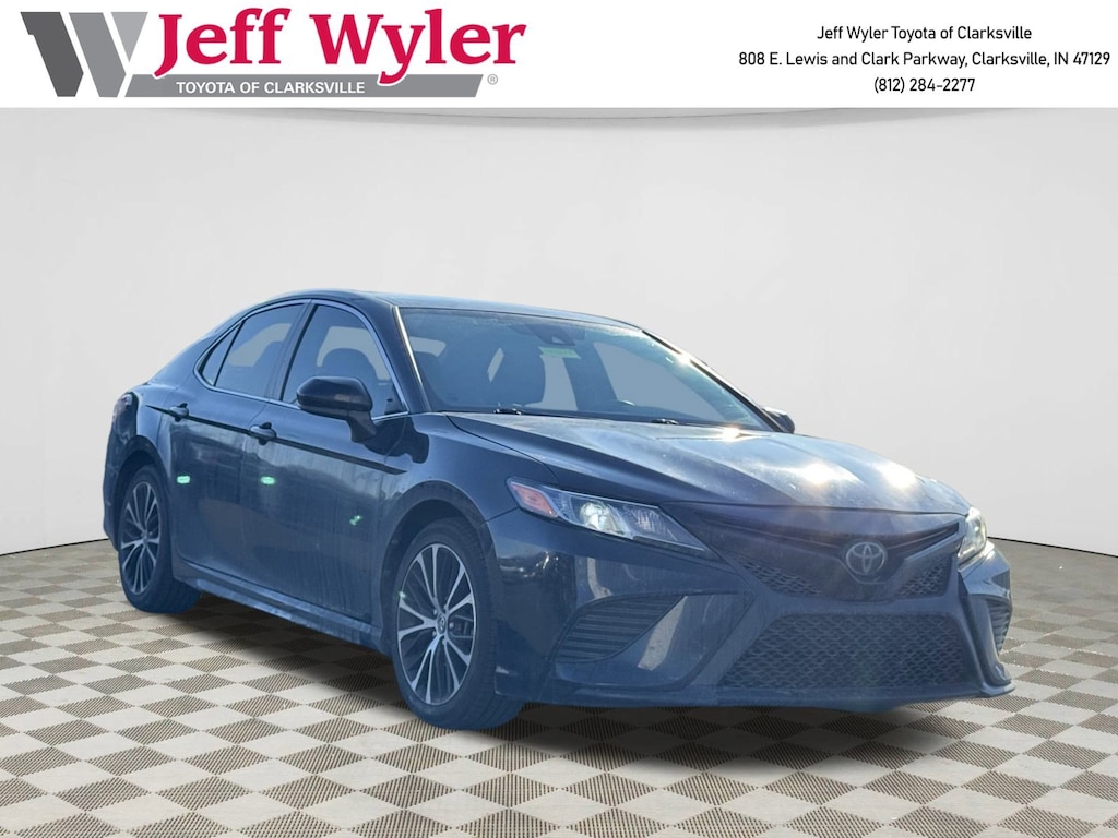 Used 2018 Toyota Camry SE Sedan
