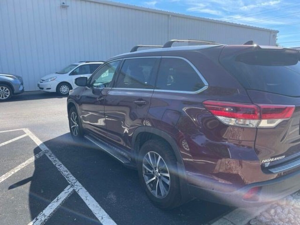 Used 2018 Toyota Highlander SE V6 SUV