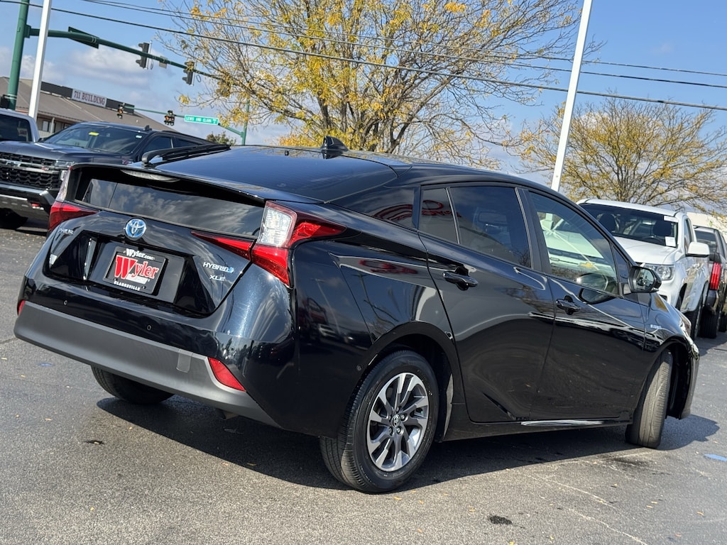 Used 2022 Toyota Prius L Hatchback