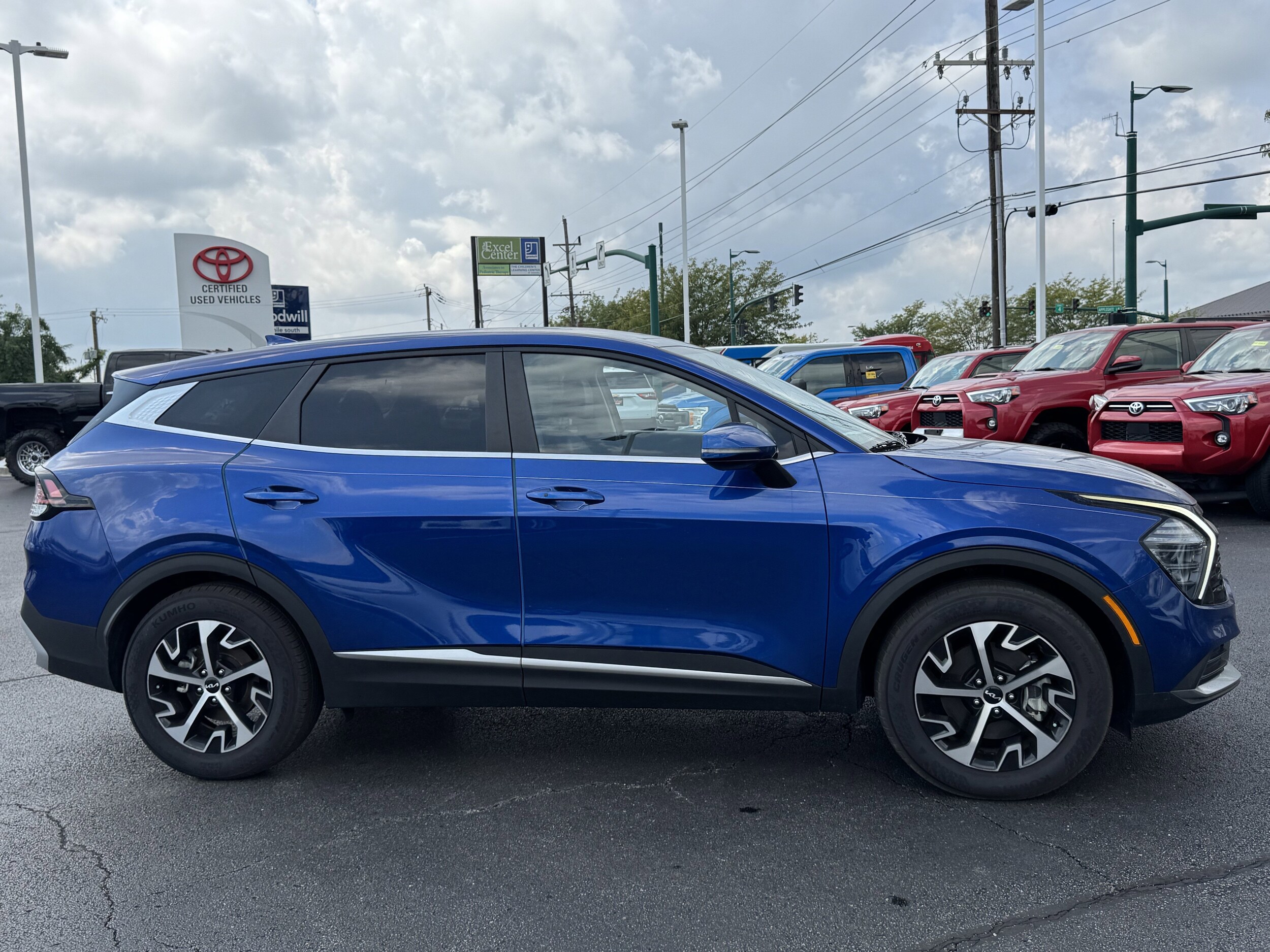 2024 Kia Sportage EX photo 2