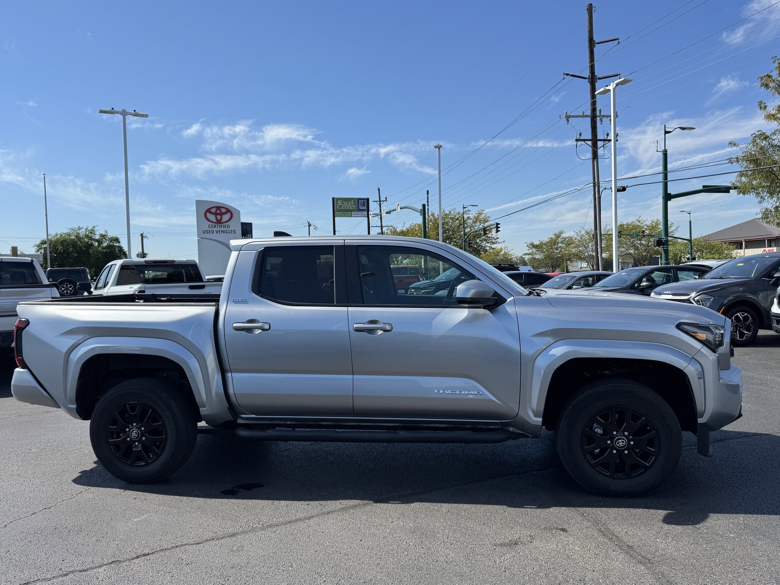 2025 Toyota Tacoma Double Cab photo 2