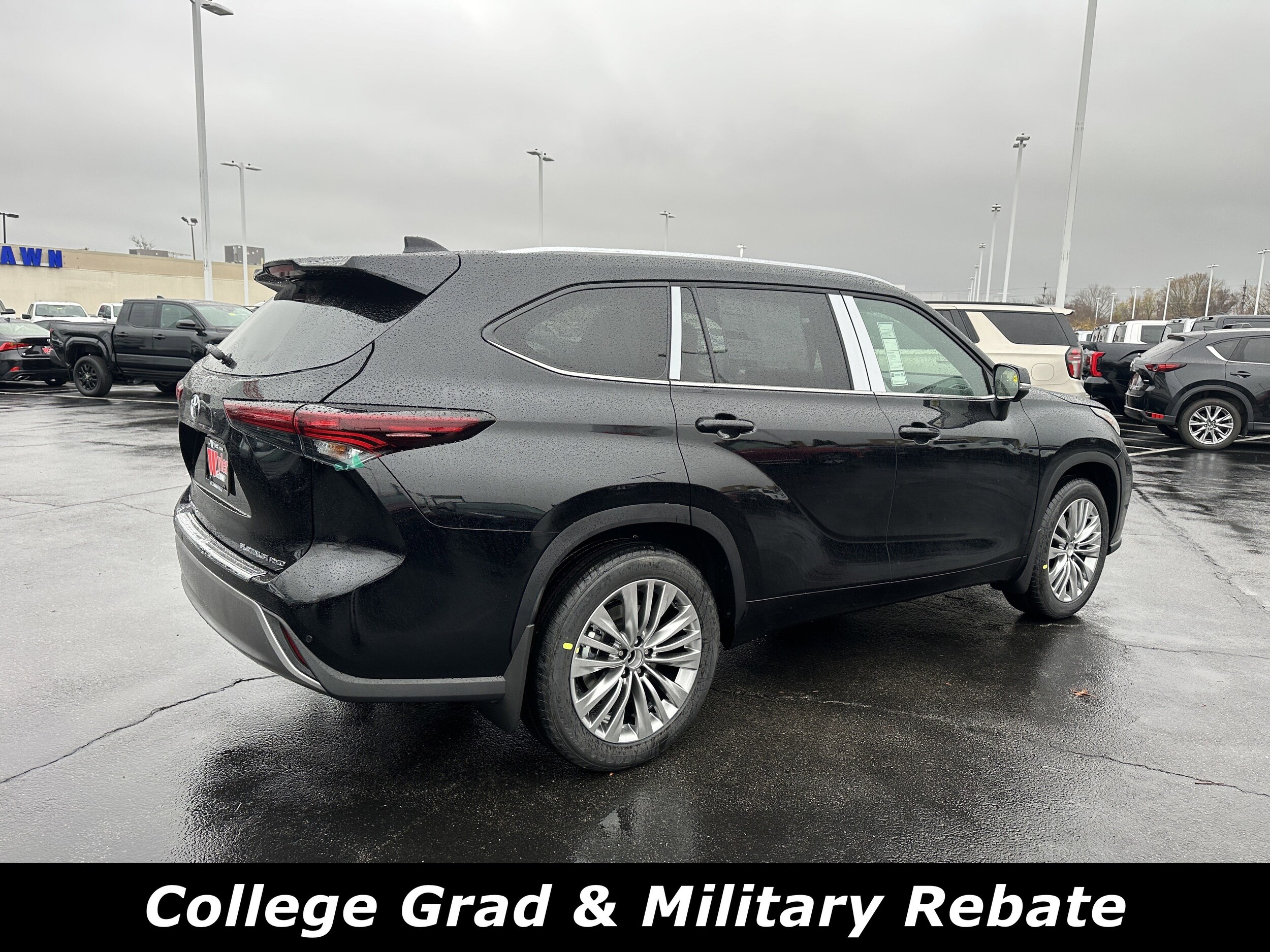 2026 Toyota Highlander Platinum photo 3