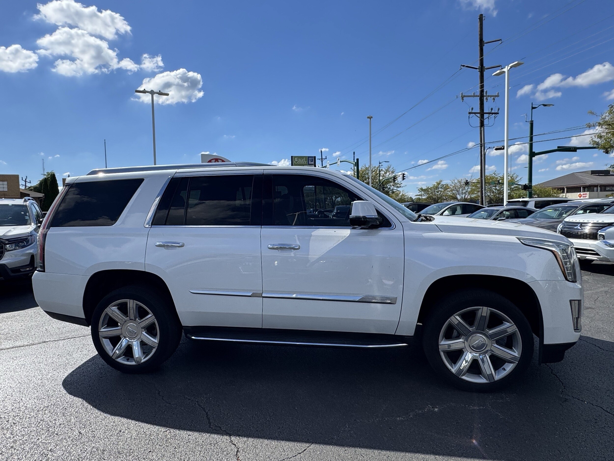 2016 Cadillac Escalade Luxury photo 2