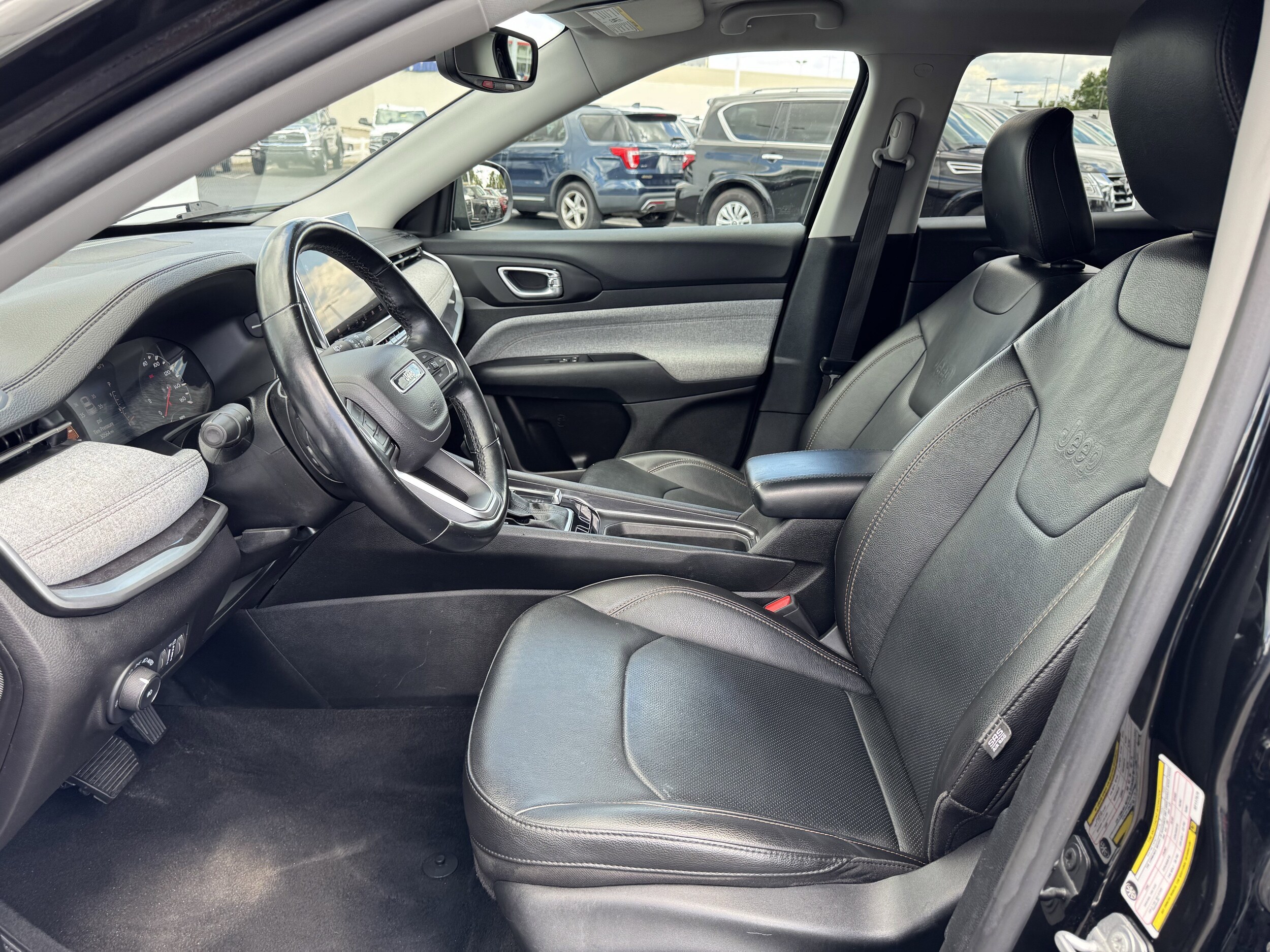 2022 Jeep Compass Latitude Lux photo 3