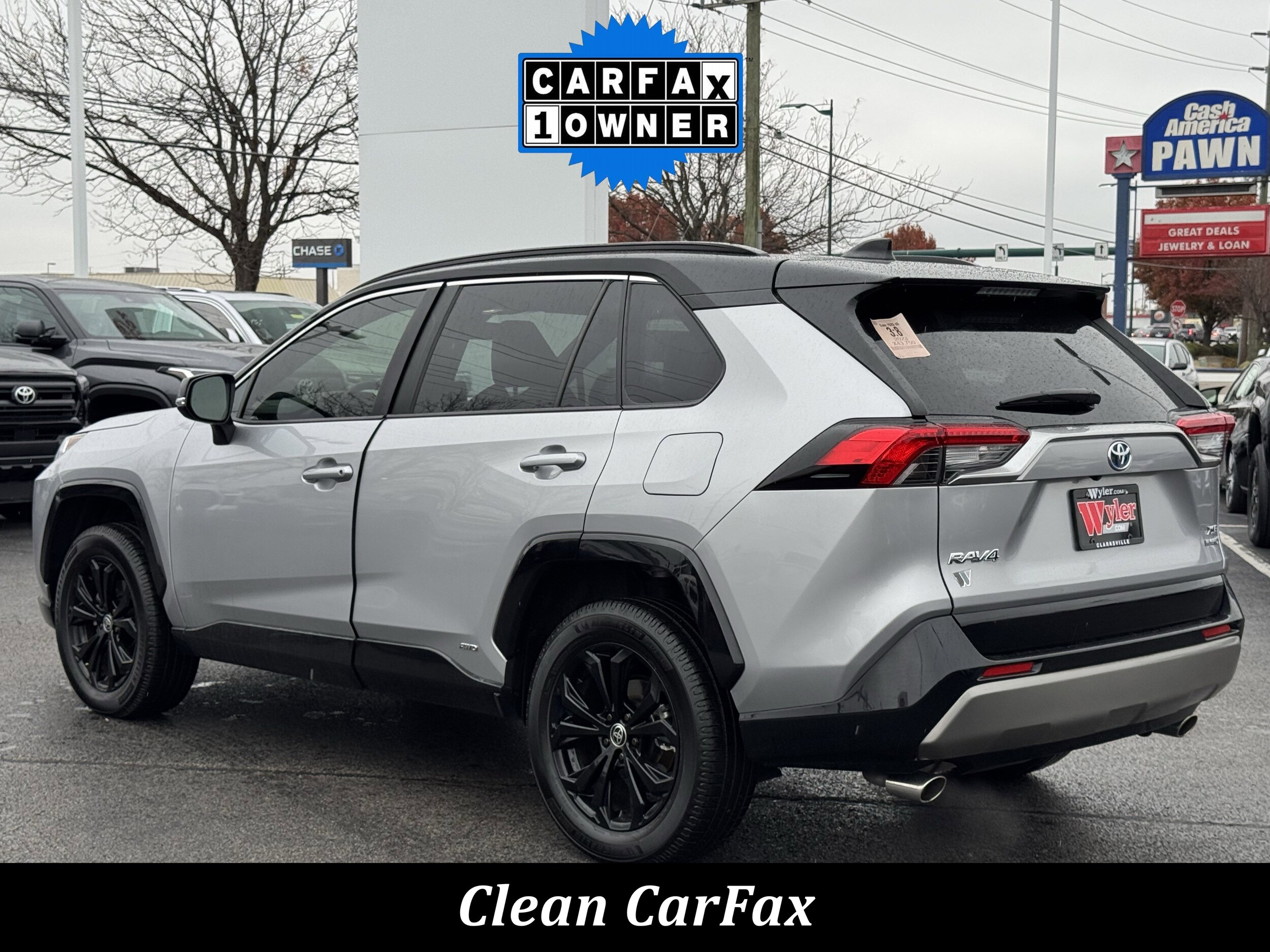 2023 Toyota RAV4 Hybrid XSE photo 2