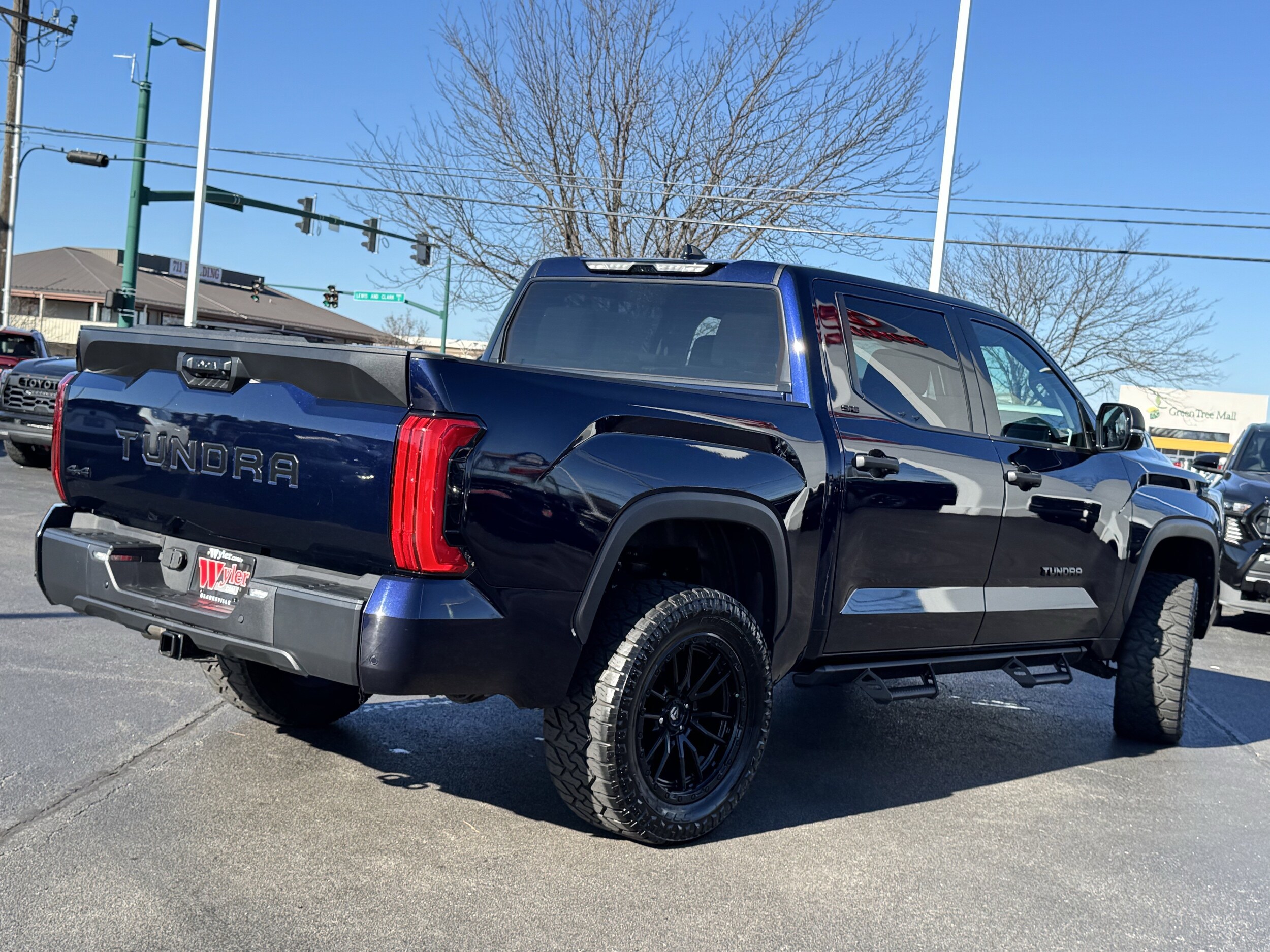 2022 Toyota Tundra SR5 CrewMax photo 3