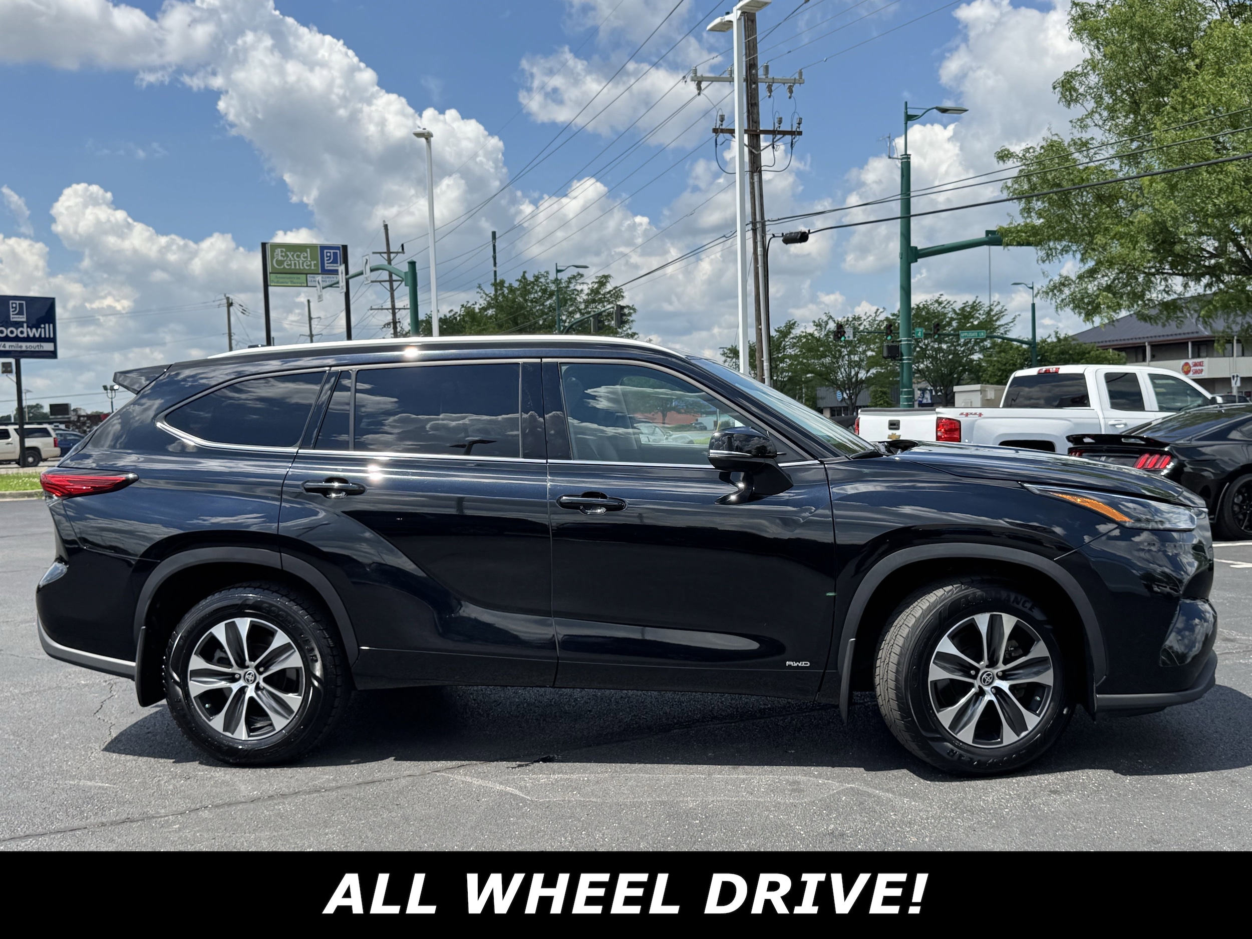 Certified 2022 Toyota Highlander XLE with VIN 5TDGBRCH1NS549189 for sale in Clarksville, IN